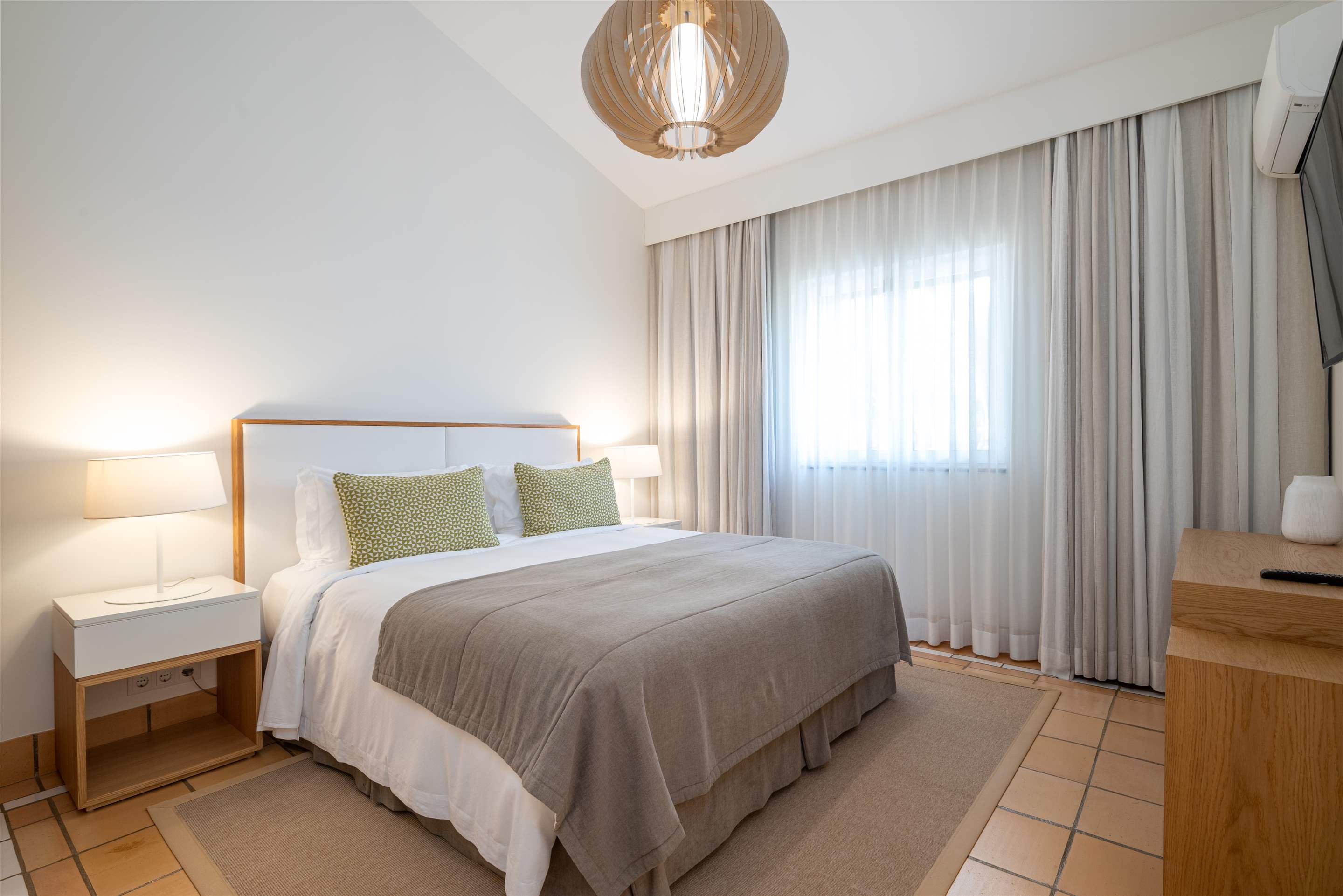 Pine Cliffs Village  3 Bed Townhouse De Luxe, 3 bedroom villa in Pine Cliffs Resort, Algarve