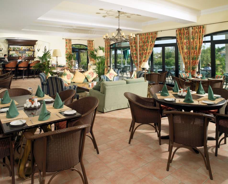 Pine Cliffs Village  3 Bed Townhouse De Luxe, 3 bedroom villa in Pine Cliffs Resort, Algarve