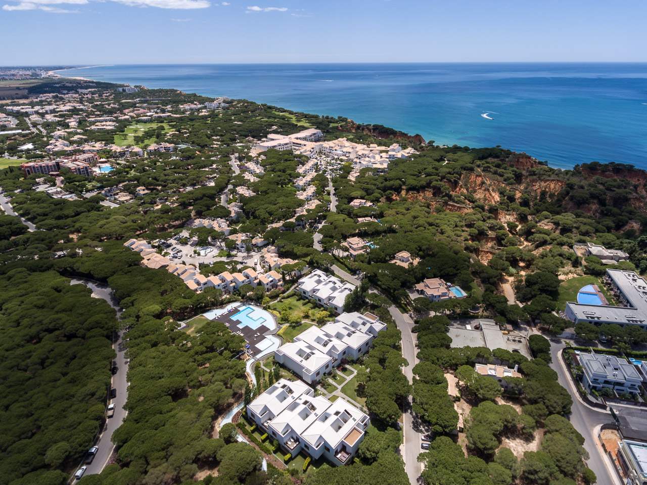Pine Cliffs Village  3 Bed Townhouse De Luxe, 3 bedroom villa in Pine Cliffs Resort, Algarve