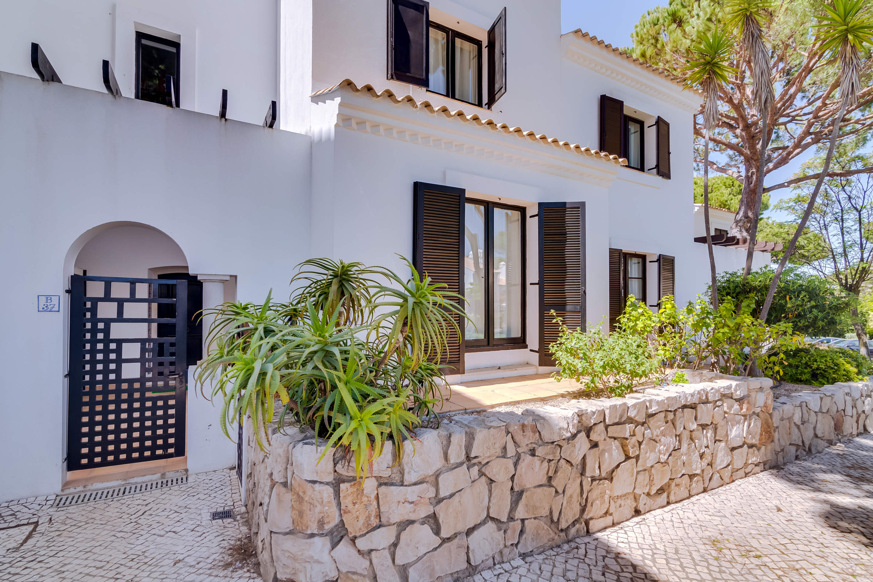 Pine Cliffs Village 4 Bed Townhouse Deluxe, 4 bedroom villa in Pine Cliffs Resort, Algarve