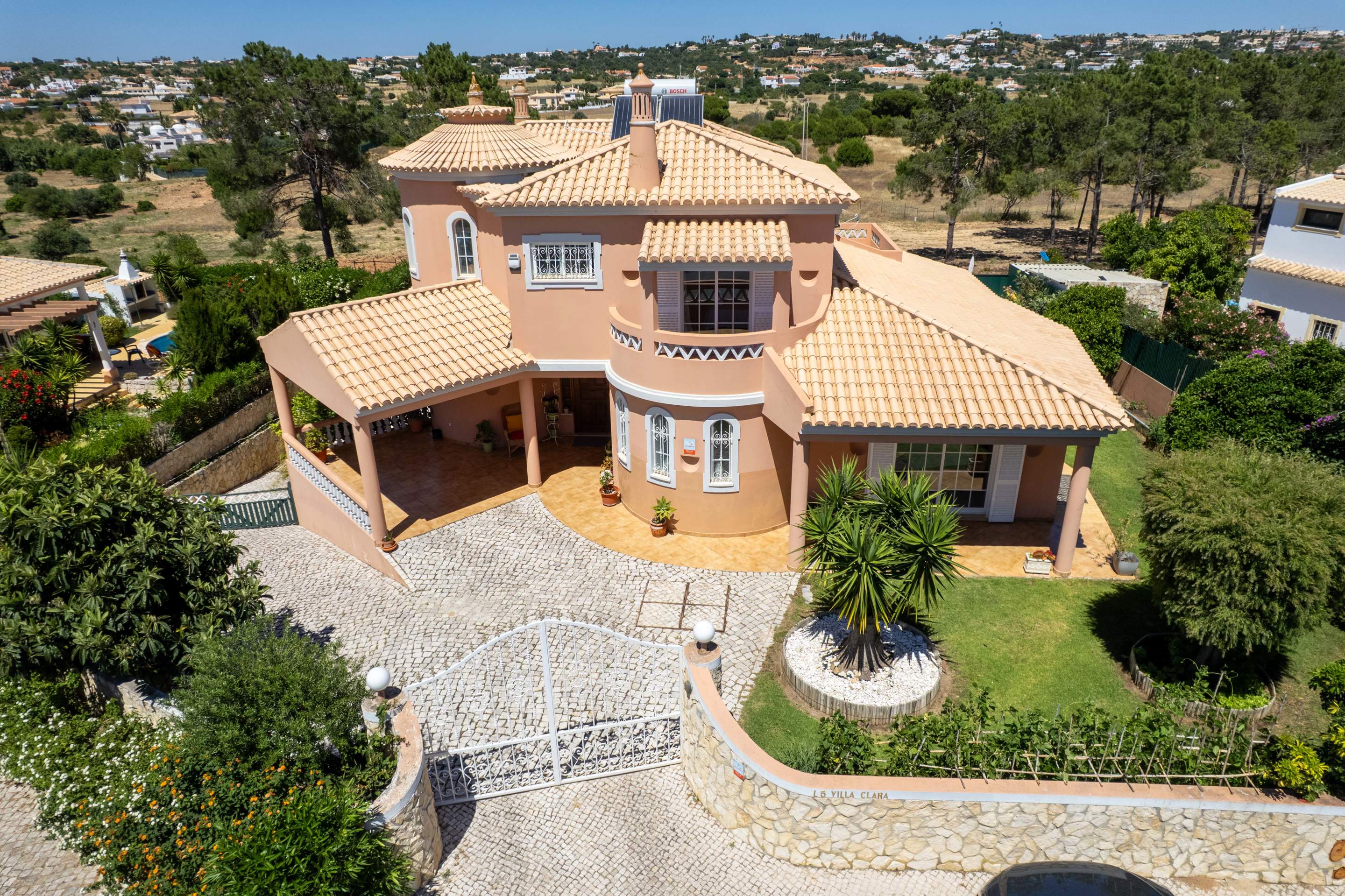 Villa Clara, 4 bedroom villa in Gale, Vale da Parra and Guia, Algarve