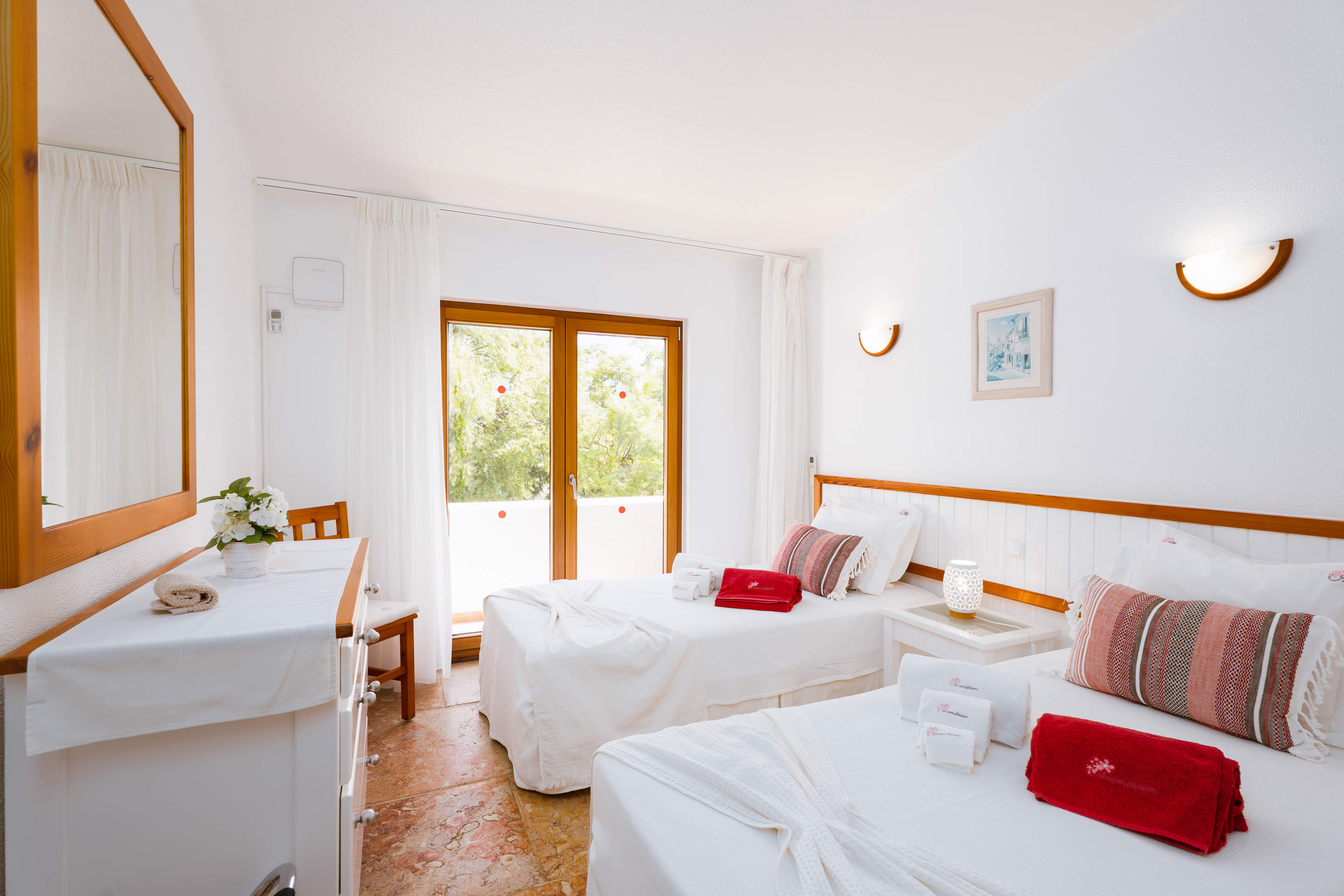 Apartments Quatro Irmaos (Four brothers), 2 bedroom apartment in Olhos d'Agua, Algarve