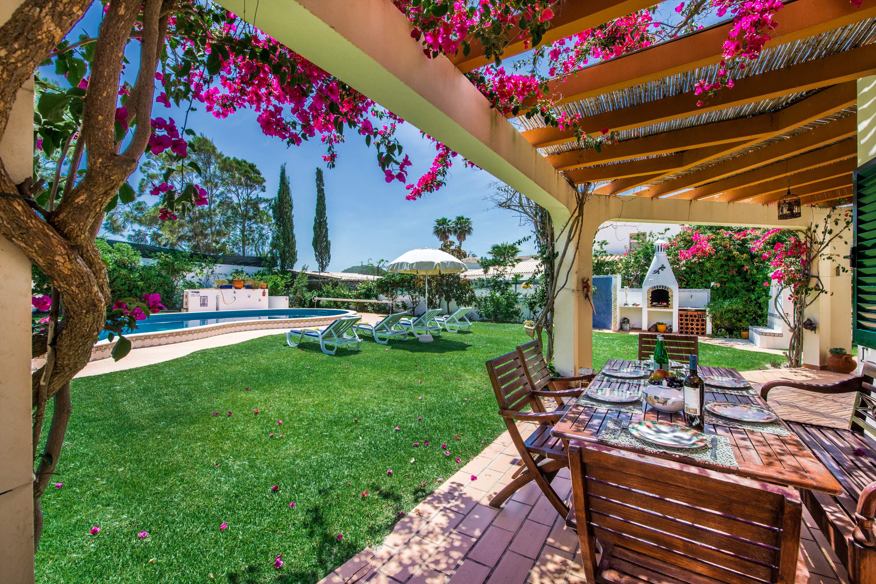 Villa Hideaway, 4 bedroom villa in Gale, Vale da Parra and Guia, Algarve