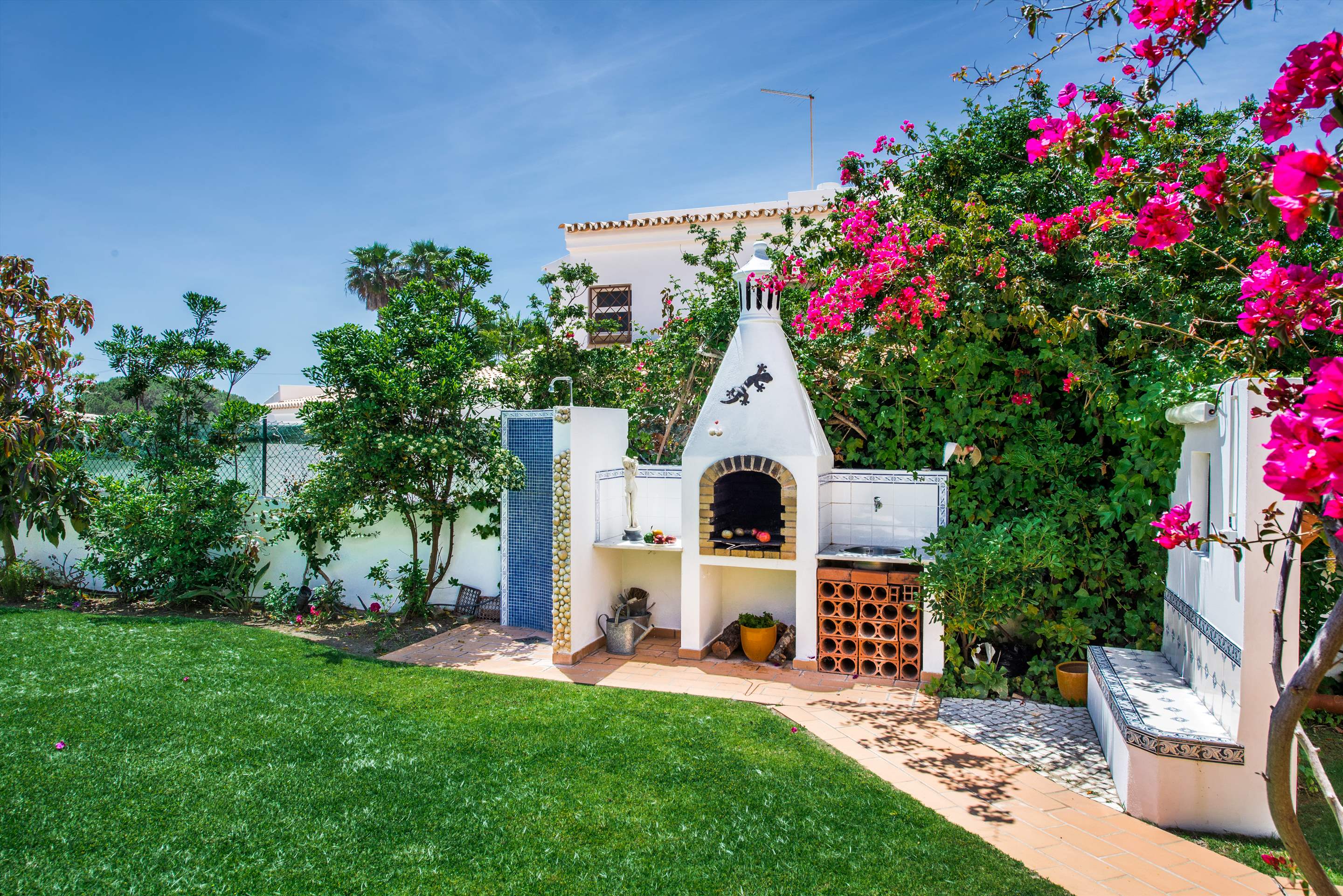 Villa Hideaway, 4 bedroom villa in Gale, Vale da Parra and Guia, Algarve