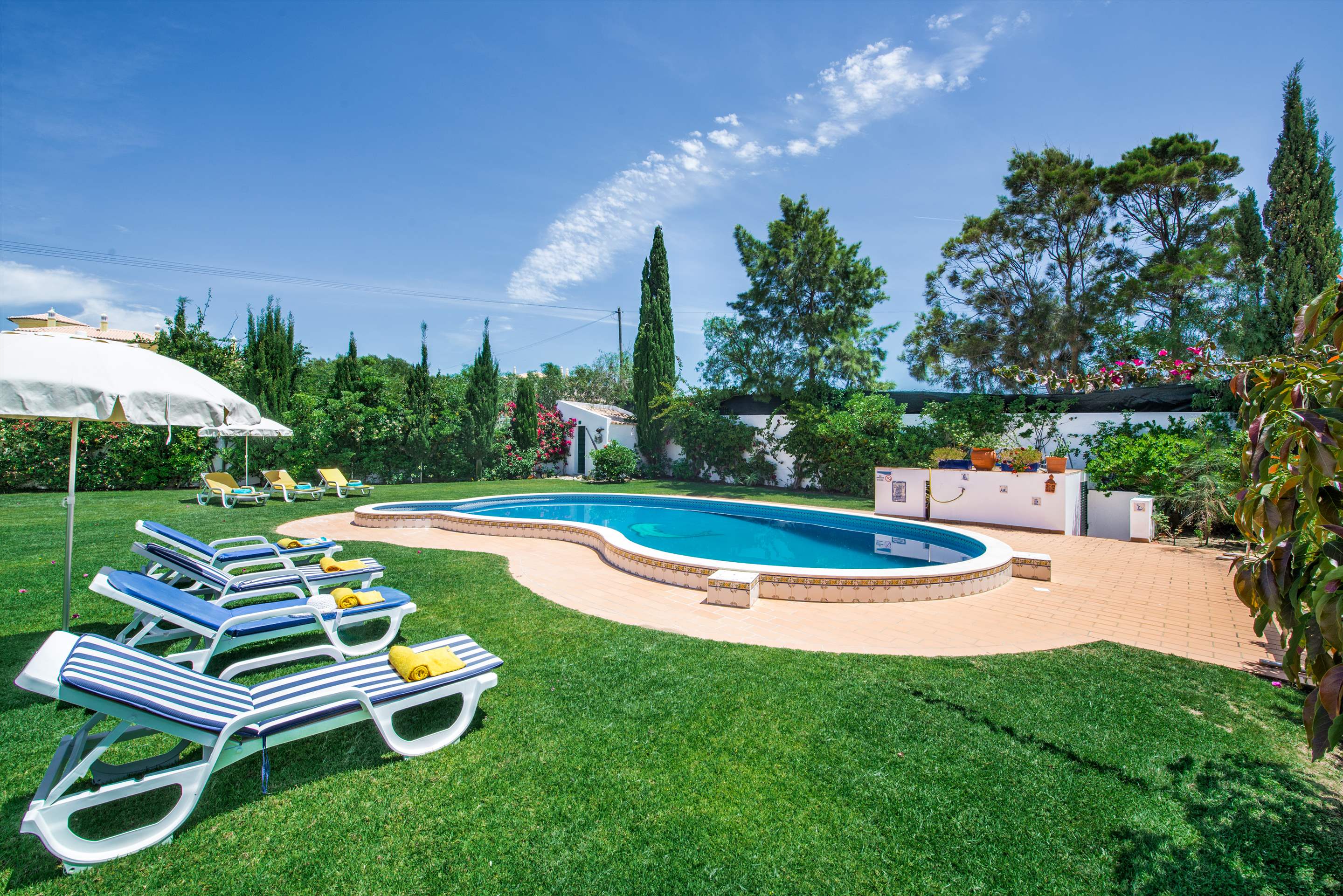 Villa Hideaway, 4 bedroom villa in Gale, Vale da Parra and Guia, Algarve