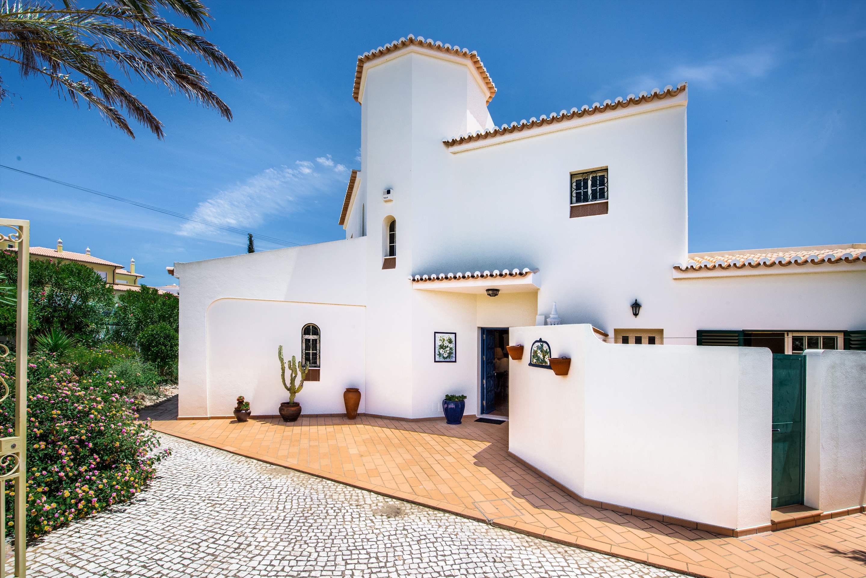 Villa Hideaway, 4 bedroom villa in Gale, Vale da Parra and Guia, Algarve