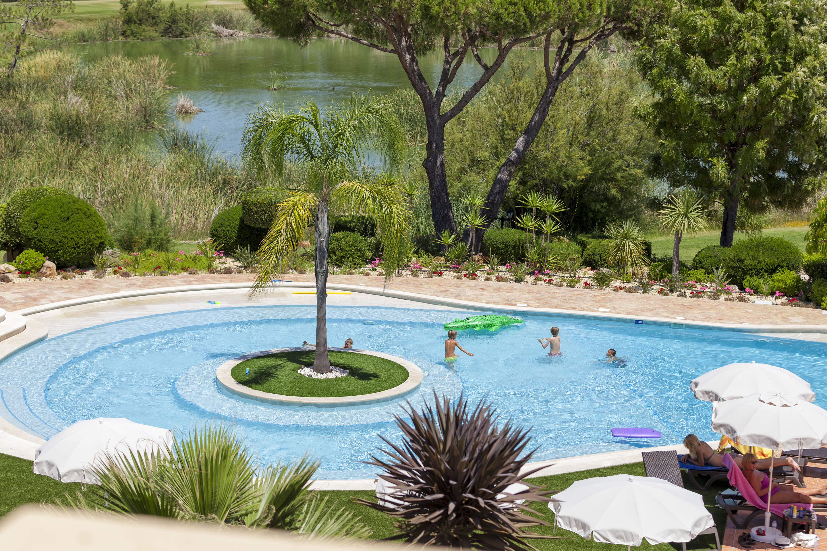 Sao Lourenco Premium 2 Bed Apartment, Pomegranate, 2 bedroom apartment in Quinta do Lago, Algarve