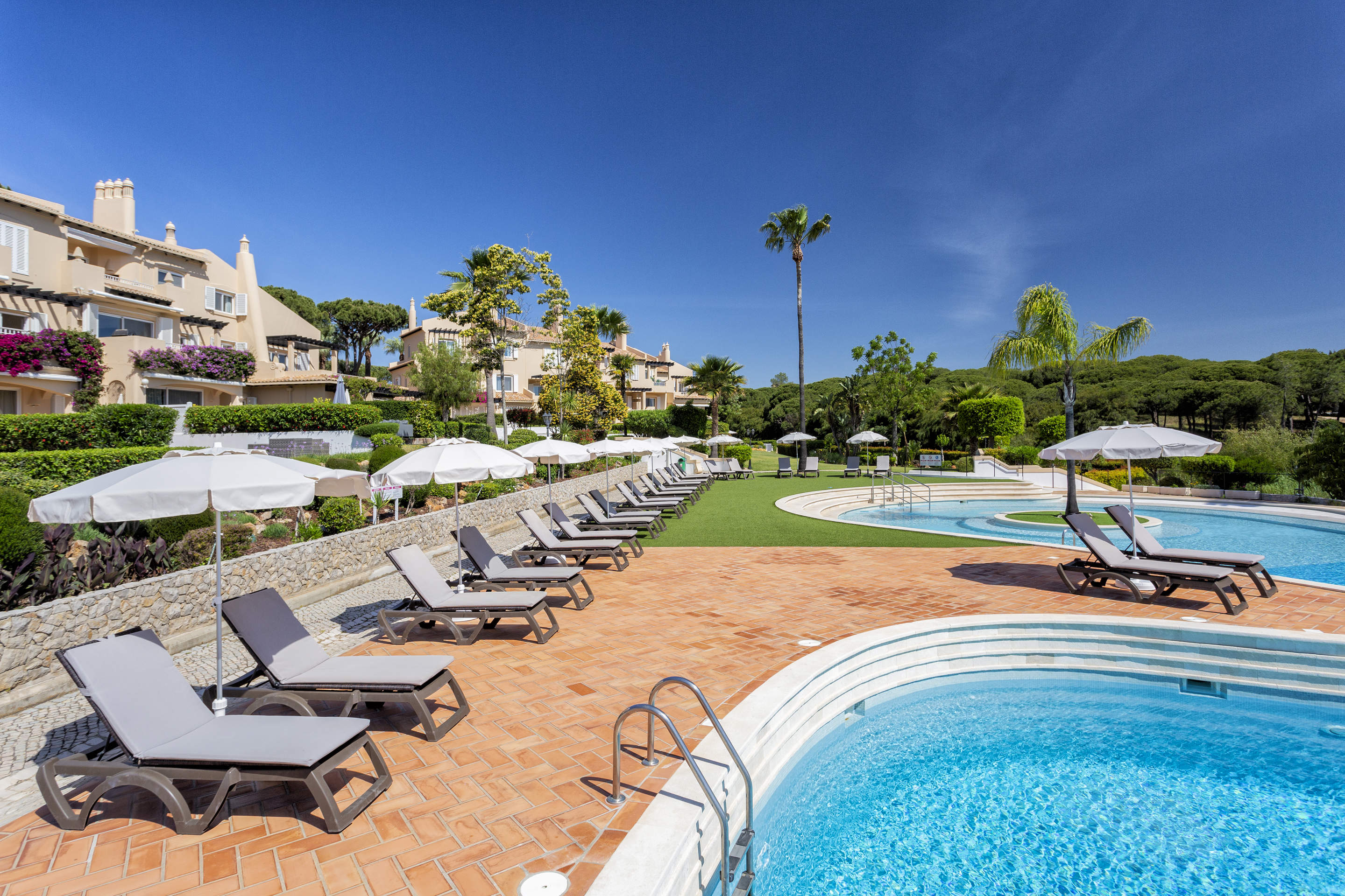 Sao Lourenco Premium 2 Bed Apartment, Pomegranate, 2 bedroom apartment in Quinta do Lago, Algarve