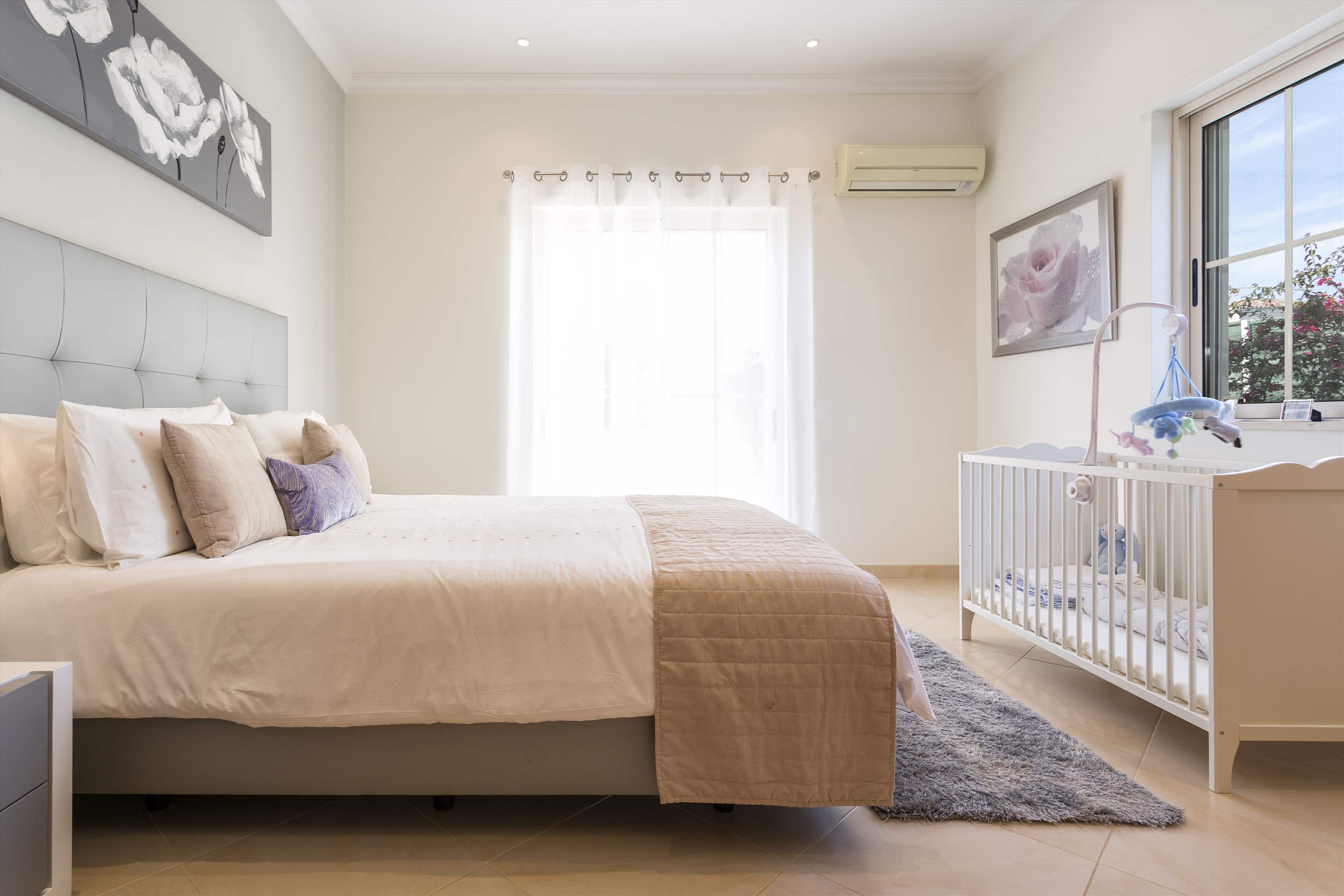 Casa Arbonne, 4 bedroom villa in Vilamoura Area, Algarve