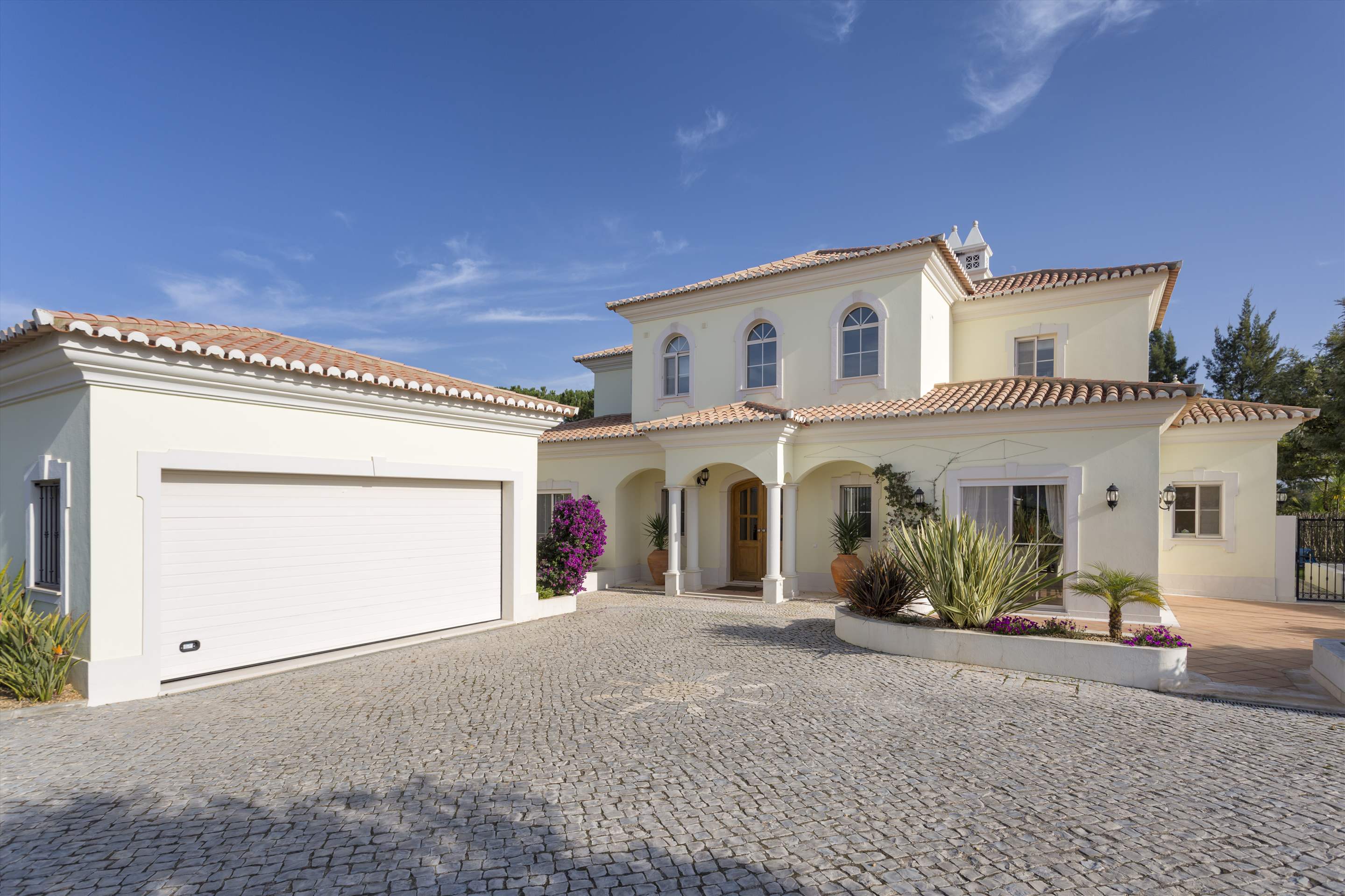 Casa Arbonne, 4 bedroom villa in Vilamoura Area, Algarve