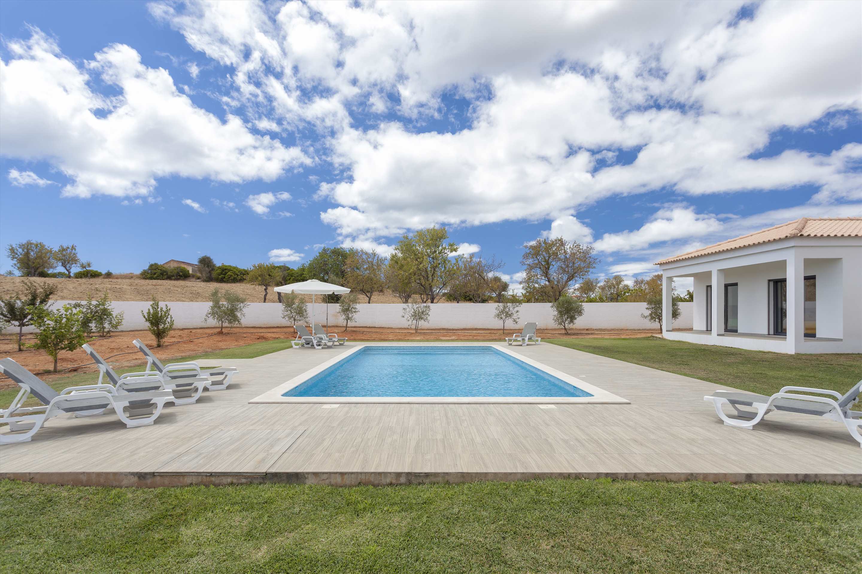 Casa Joana, 4 bedroom villa in Carvoeiro Area, Algarve