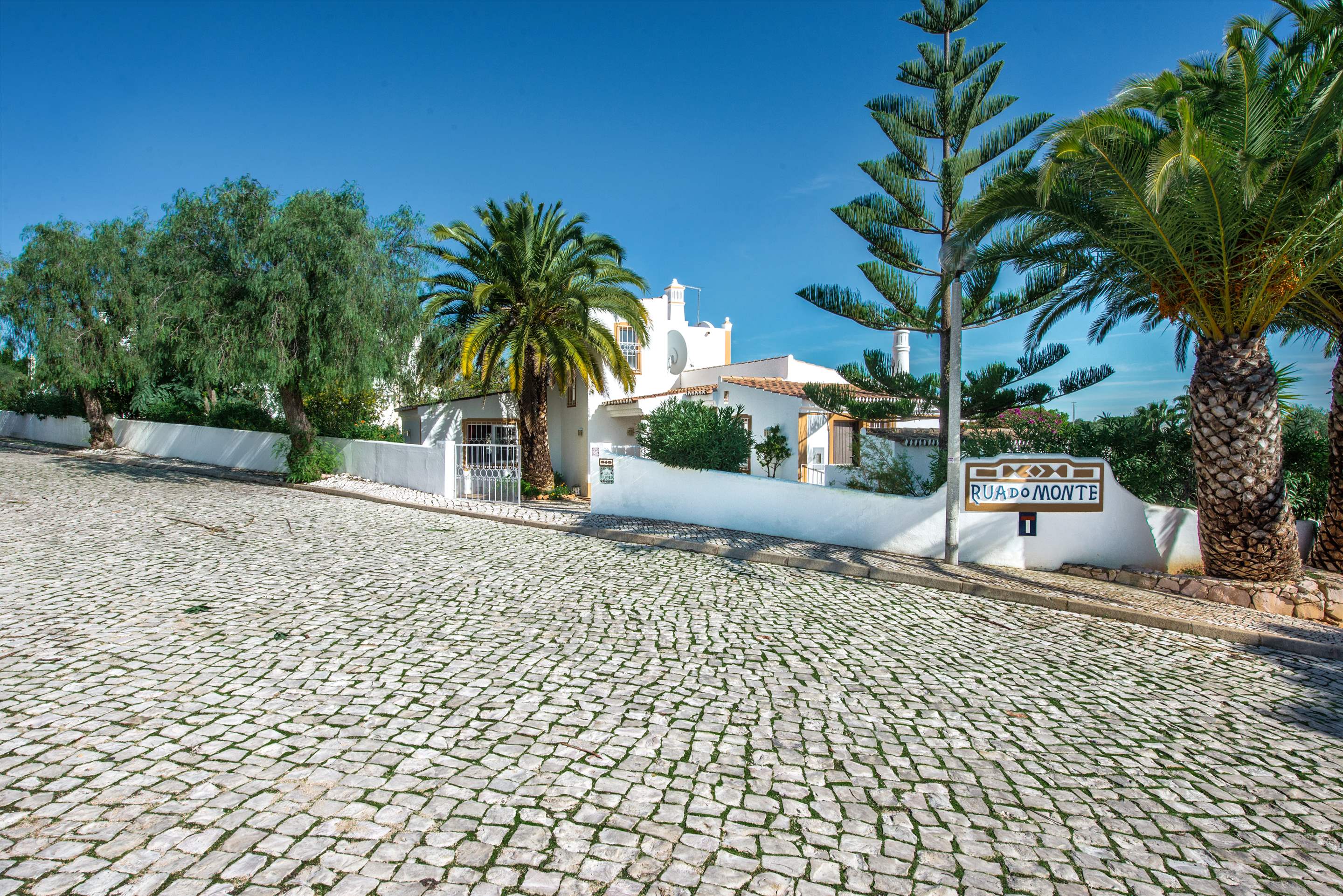 Villa Buganvilia Up to 4 persons rate, 2 bedroom villa in Gale, Vale da Parra and Guia, Algarve