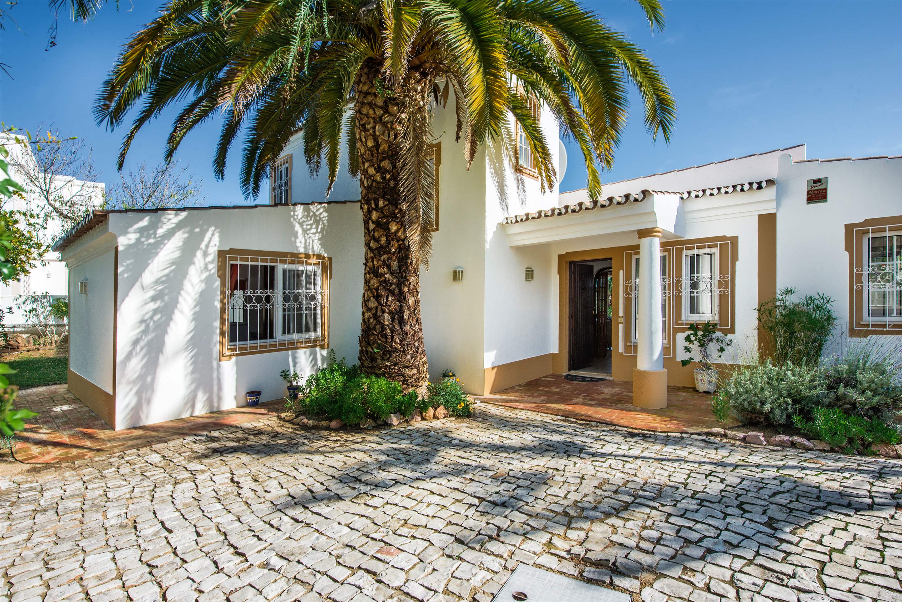 Villa Buganvilia Up to 4 persons rate, 2 bedroom villa in Gale, Vale da Parra and Guia, Algarve