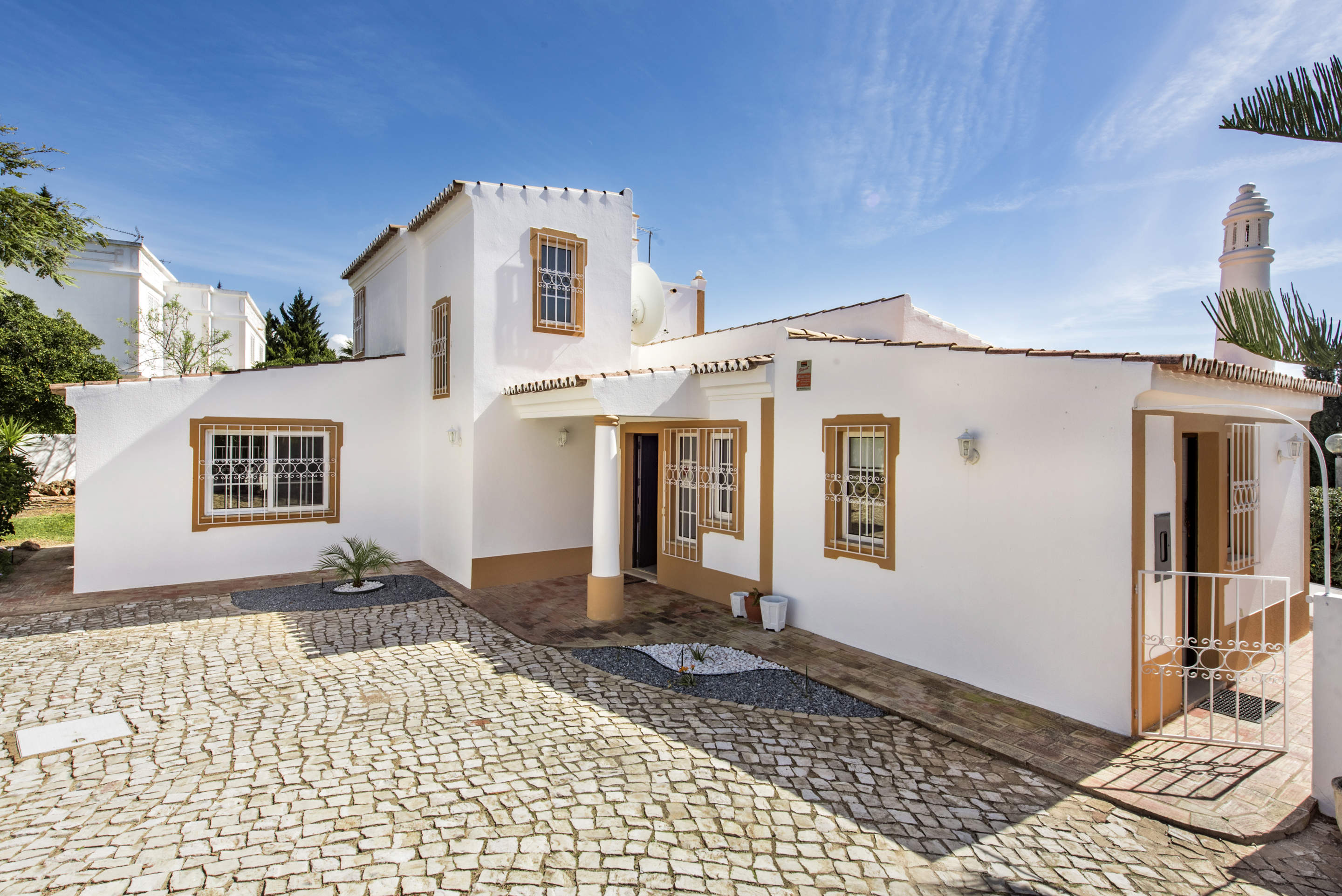 Villa Buganvilia Up to 4 persons rate, 2 bedroom villa in Gale, Vale da Parra and Guia, Algarve