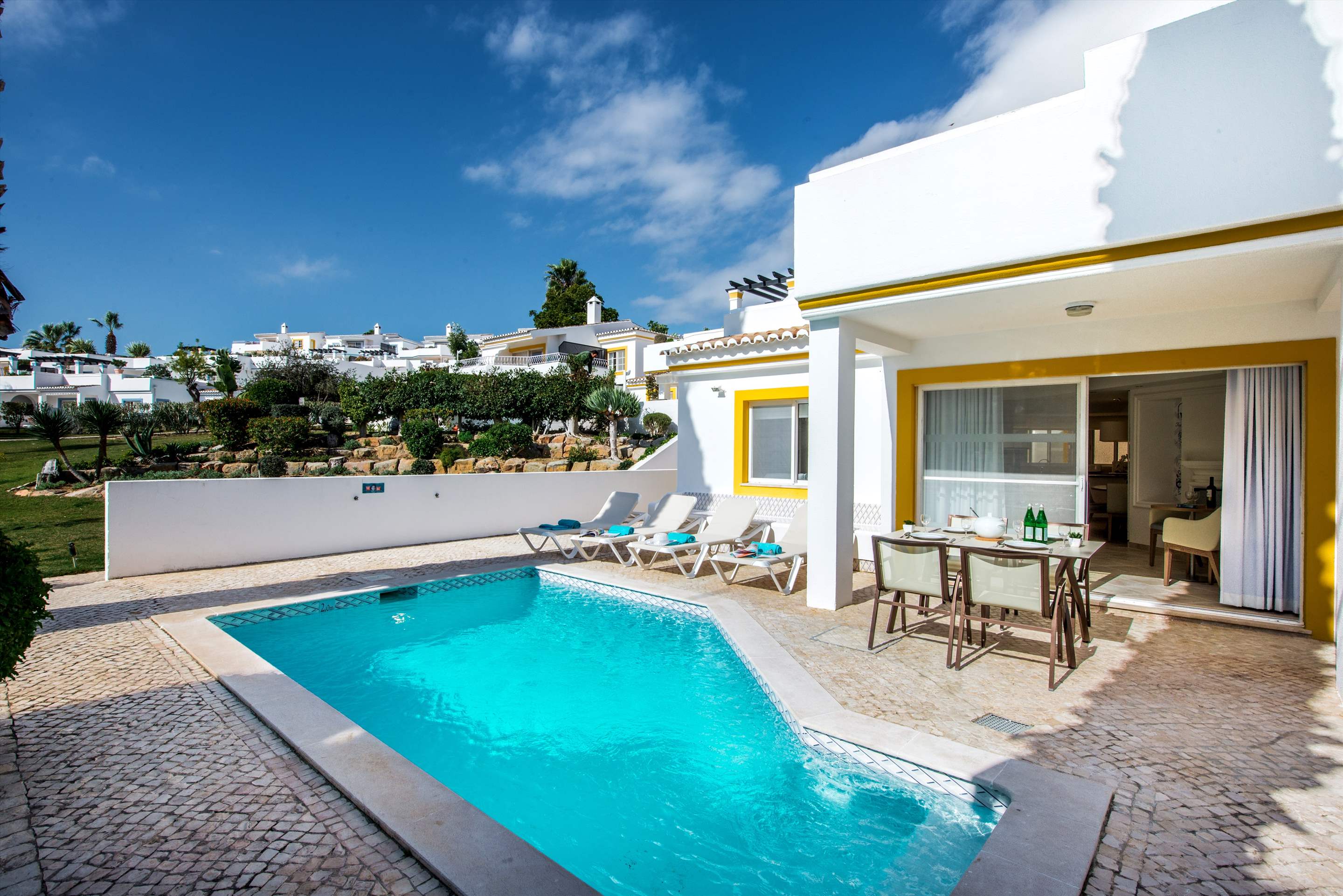 Four Seasons Fairways 3 Bed Hillside Apartment Friday Arrival, 3 bedroom villa in Four Seasons Fairways, Algarve
