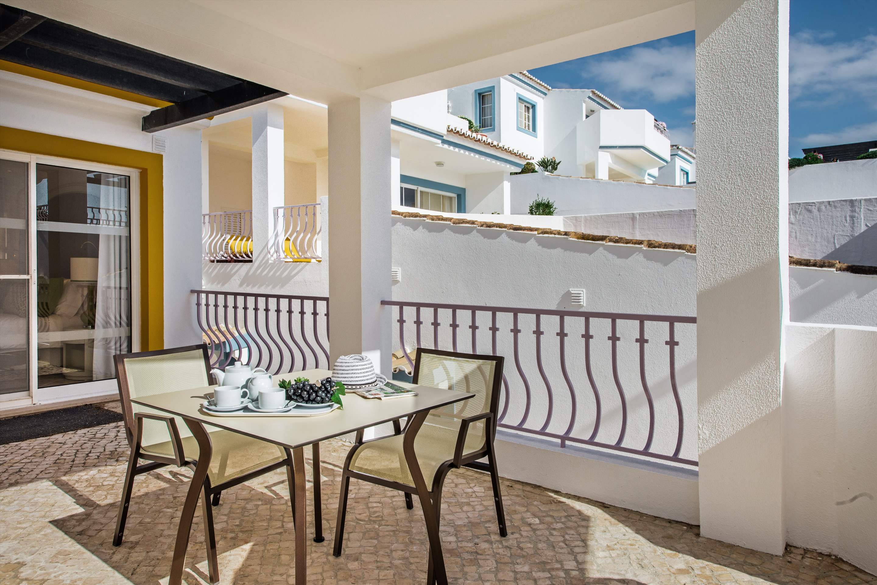 Four Seasons Fairways 3 Bed Hillside Apartment Friday Arrival, 3 bedroom villa in Four Seasons Fairways, Algarve