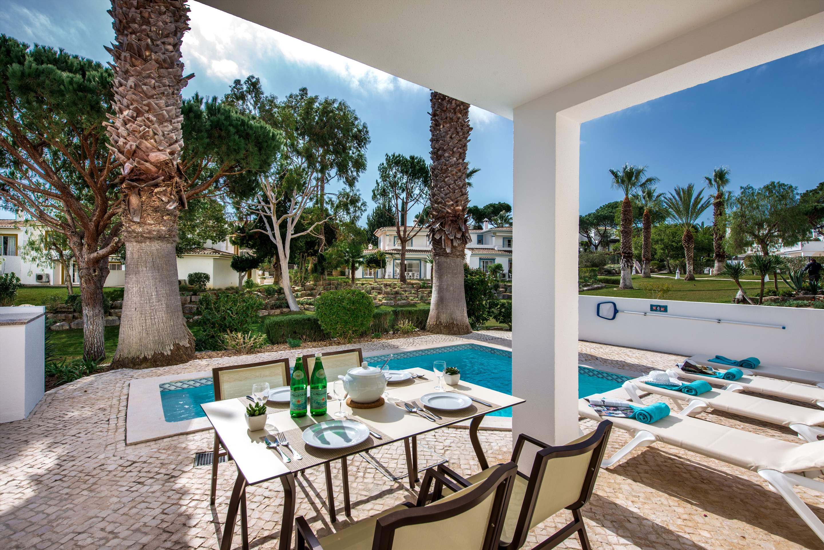 Four Seasons Fairways 3 Bed Hillside Apartment Friday Arrival, 3 bedroom villa in Four Seasons Fairways, Algarve
