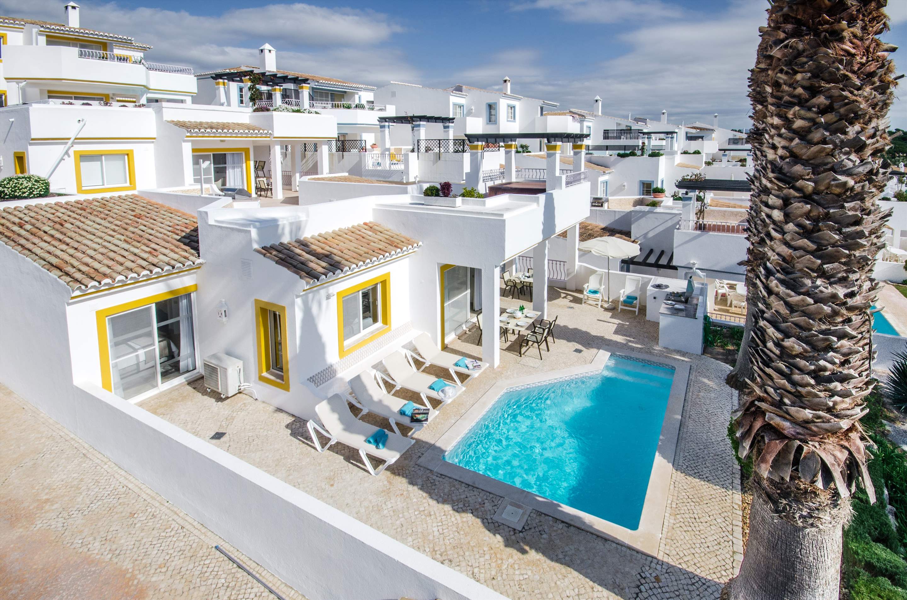 Four Seasons Fairways 3 Bed Hillside Apartment Friday Arrival, 3 bedroom villa in Four Seasons Fairways, Algarve