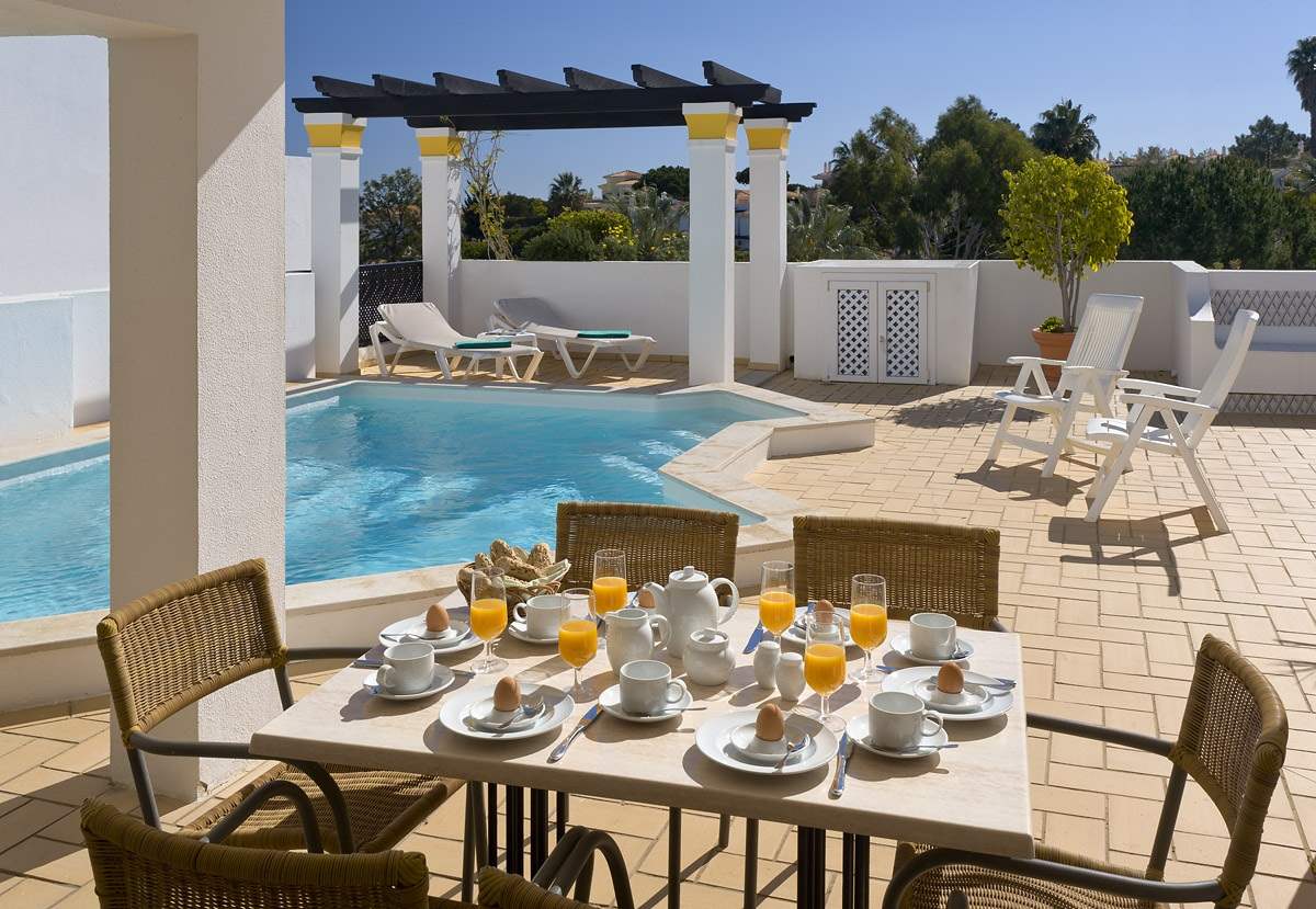 Four Seasons Fairways 3 Bed Hillside Apartment Friday Arrival, 3 bedroom villa in Four Seasons Fairways, Algarve