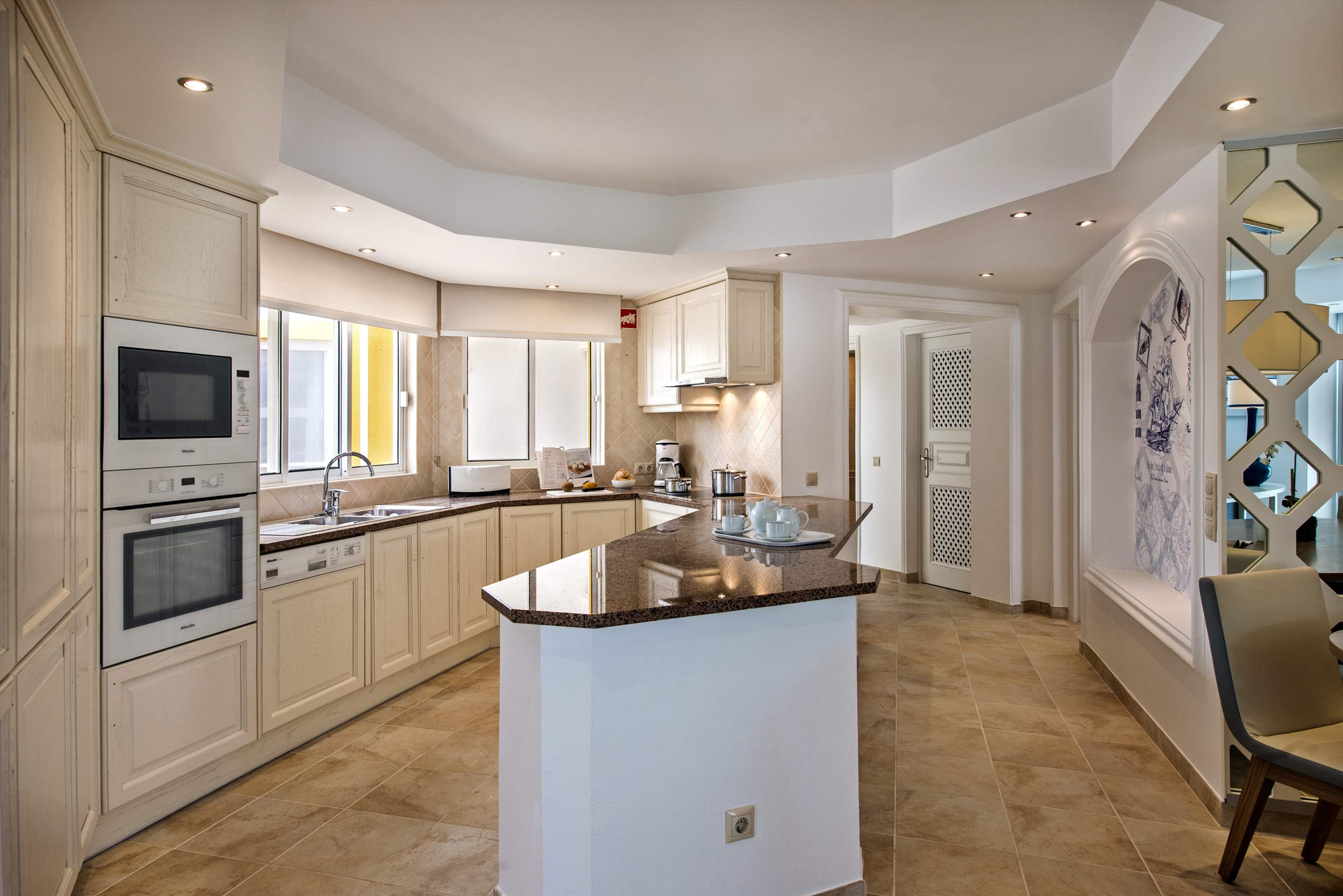 Four Seasons Fairways 3 Bed Hillside Apartment Friday Arrival, 3 bedroom villa in Four Seasons Fairways, Algarve