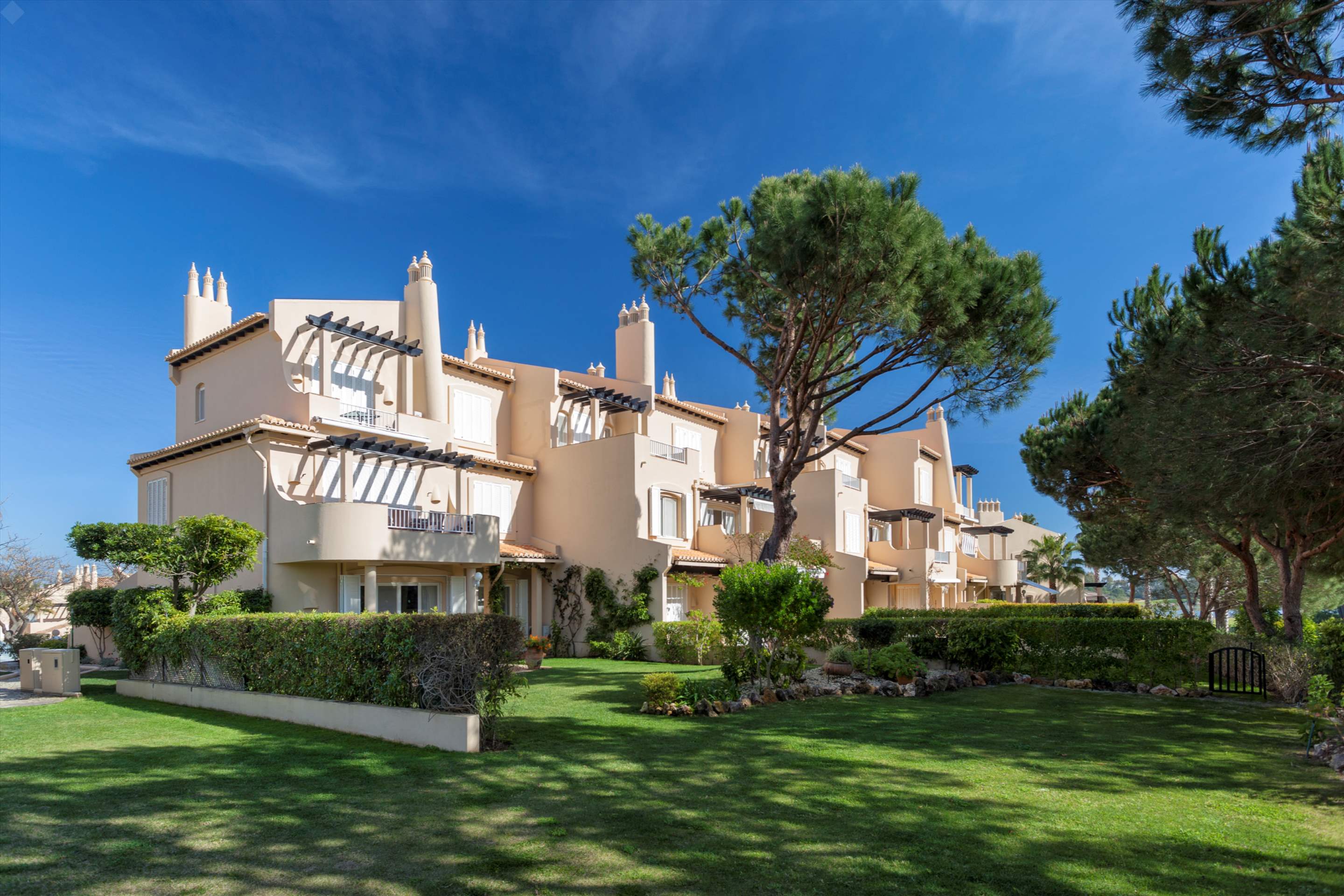 Sao Lourenco Village 2 Bed Apartment, 2 bedroom apartment in Quinta do Lago, Algarve