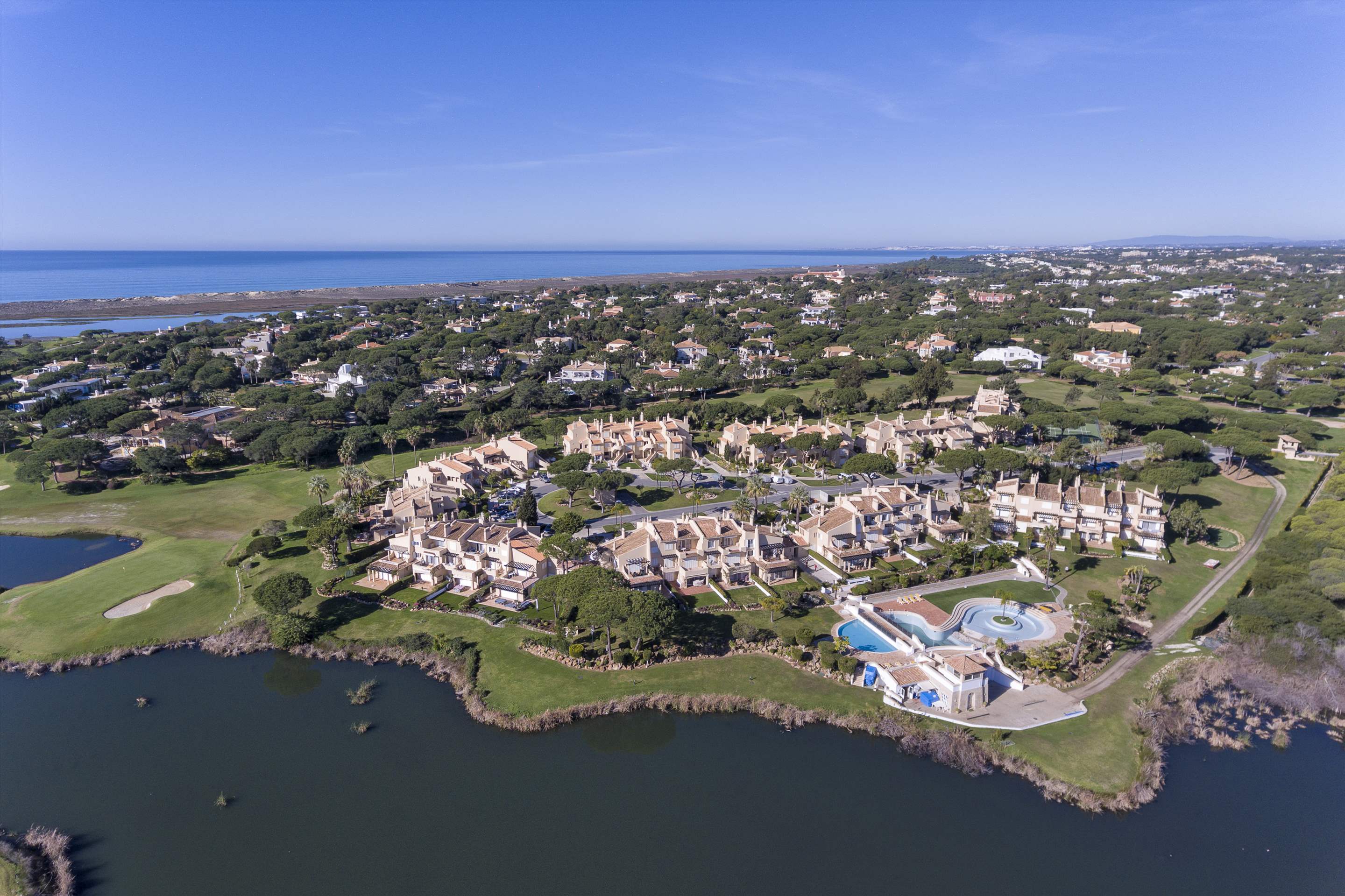 Sao Lourenco Village 2 Bed Apartment, 2 bedroom apartment in Quinta do Lago, Algarve