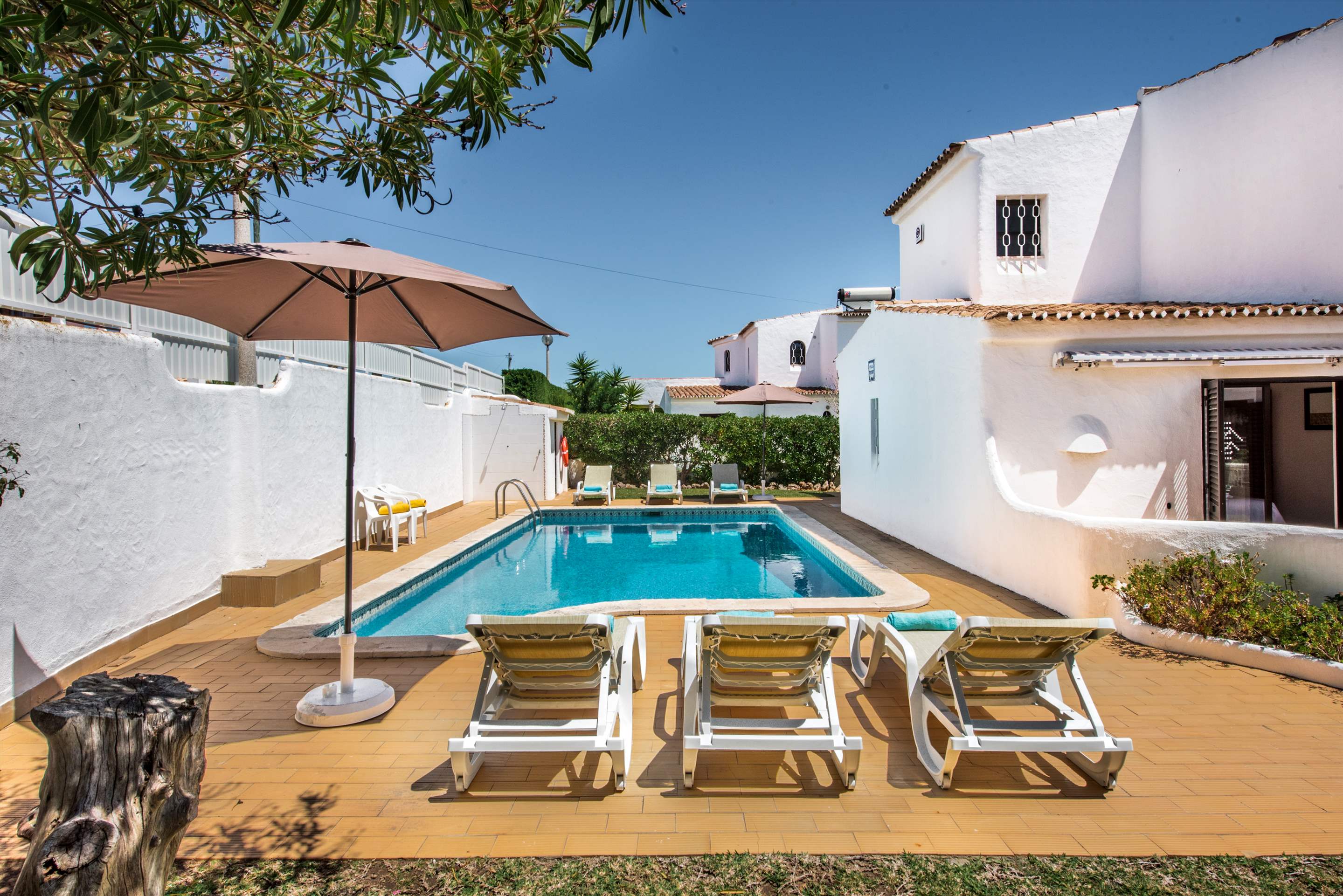 Villa Campos, 3 bedroom villa in Gale, Vale da Parra and Guia, Algarve