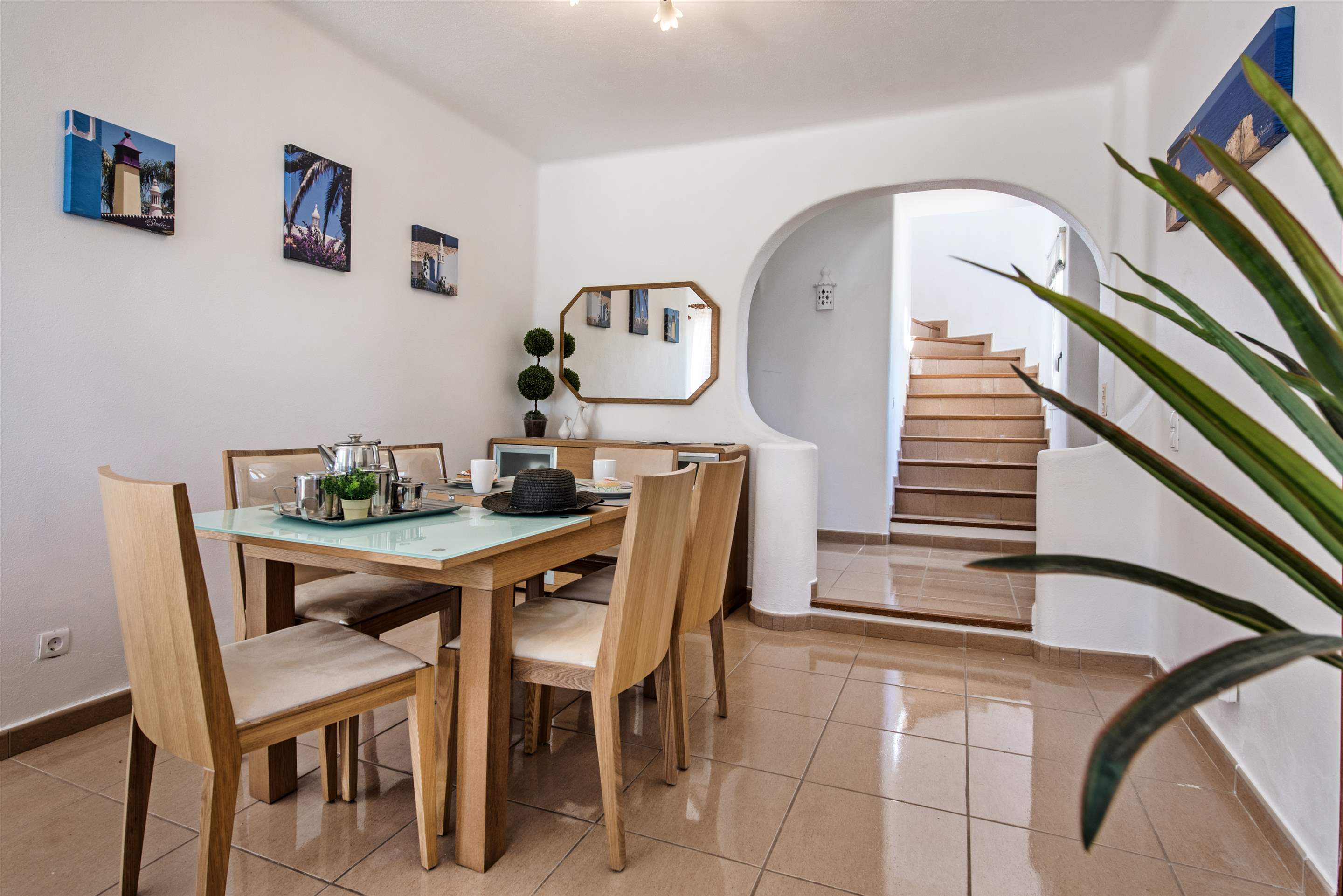 Villa Campos, 3 bedroom villa in Gale, Vale da Parra and Guia, Algarve