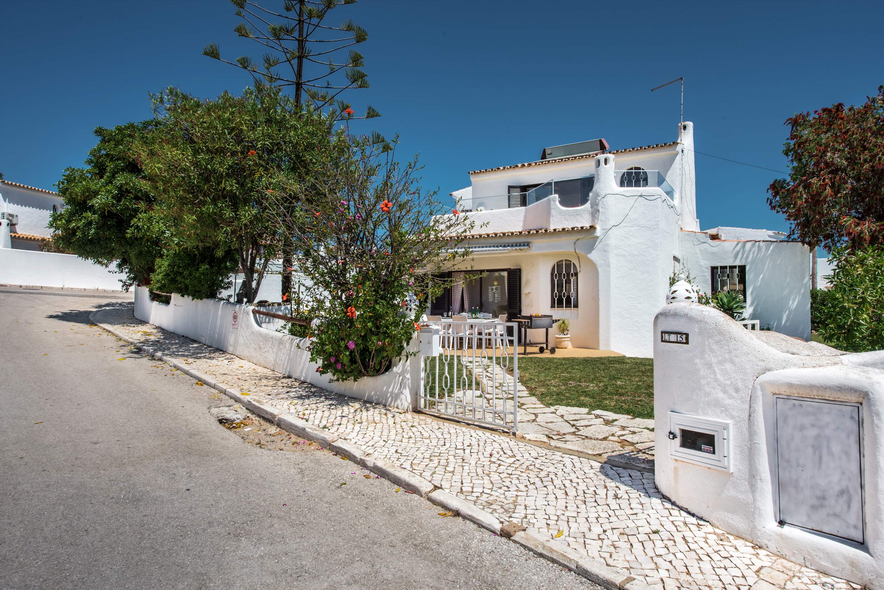 Villa Campos, 3 bedroom villa in Gale, Vale da Parra and Guia, Algarve