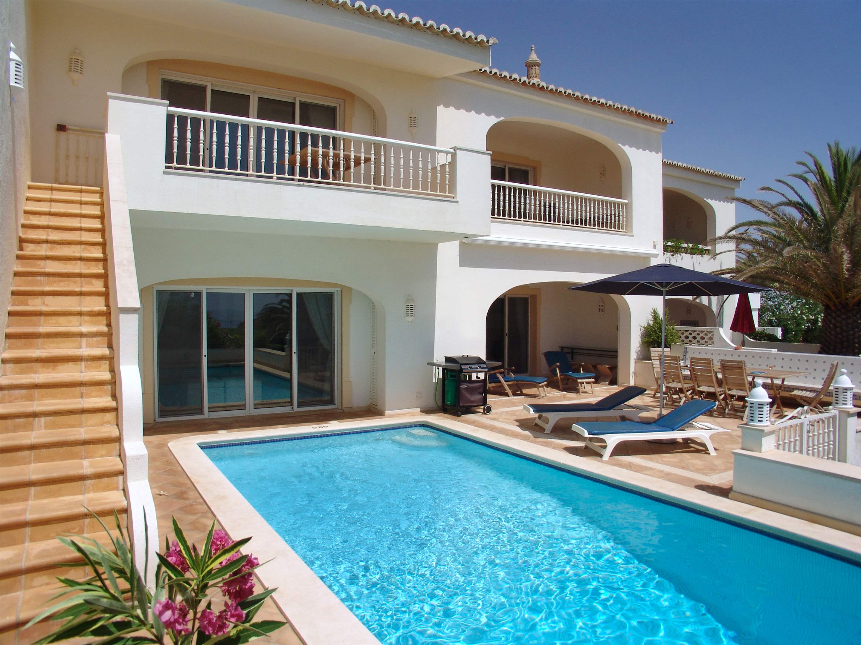 Villas Louisa 3 Bedroom, 3 bedroom villa in Vale do Lobo, Algarve