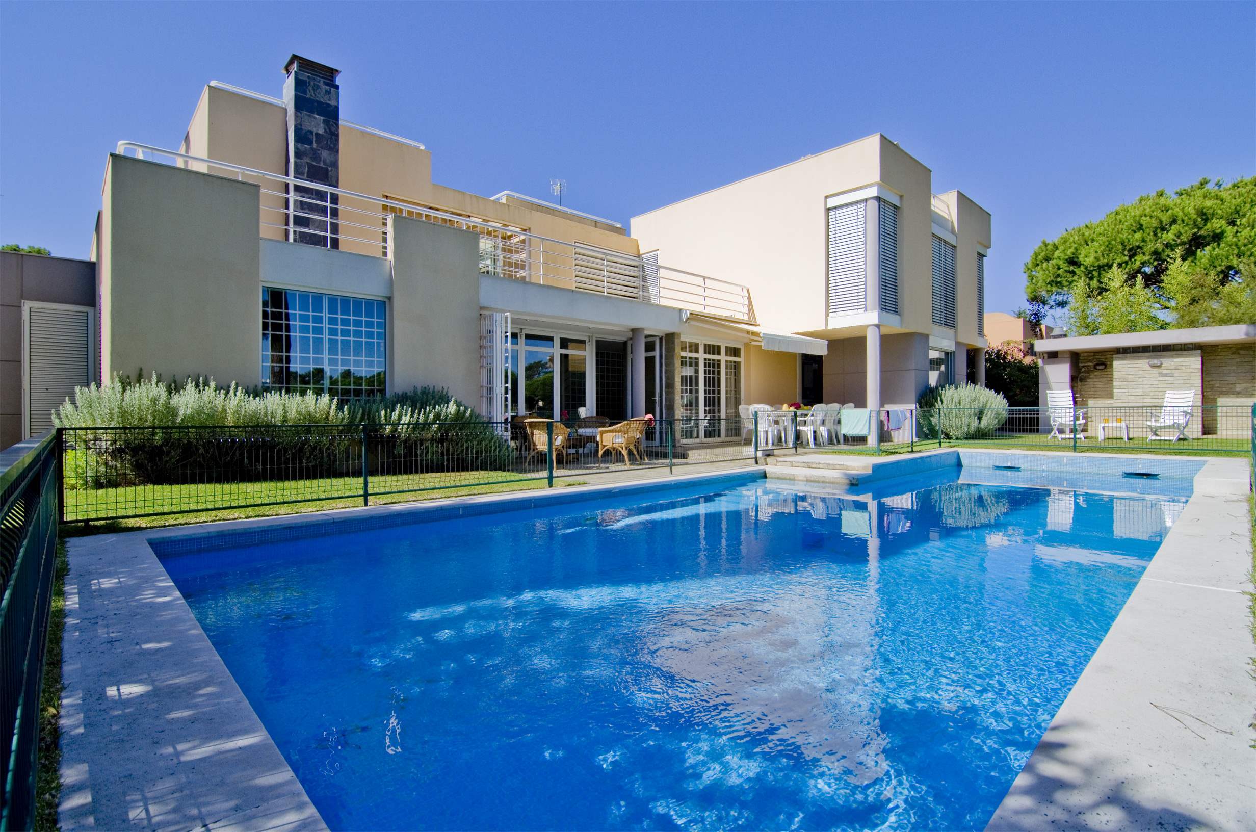 Villa Lake View, 6 bedroom villa in Vilamoura Area, Algarve