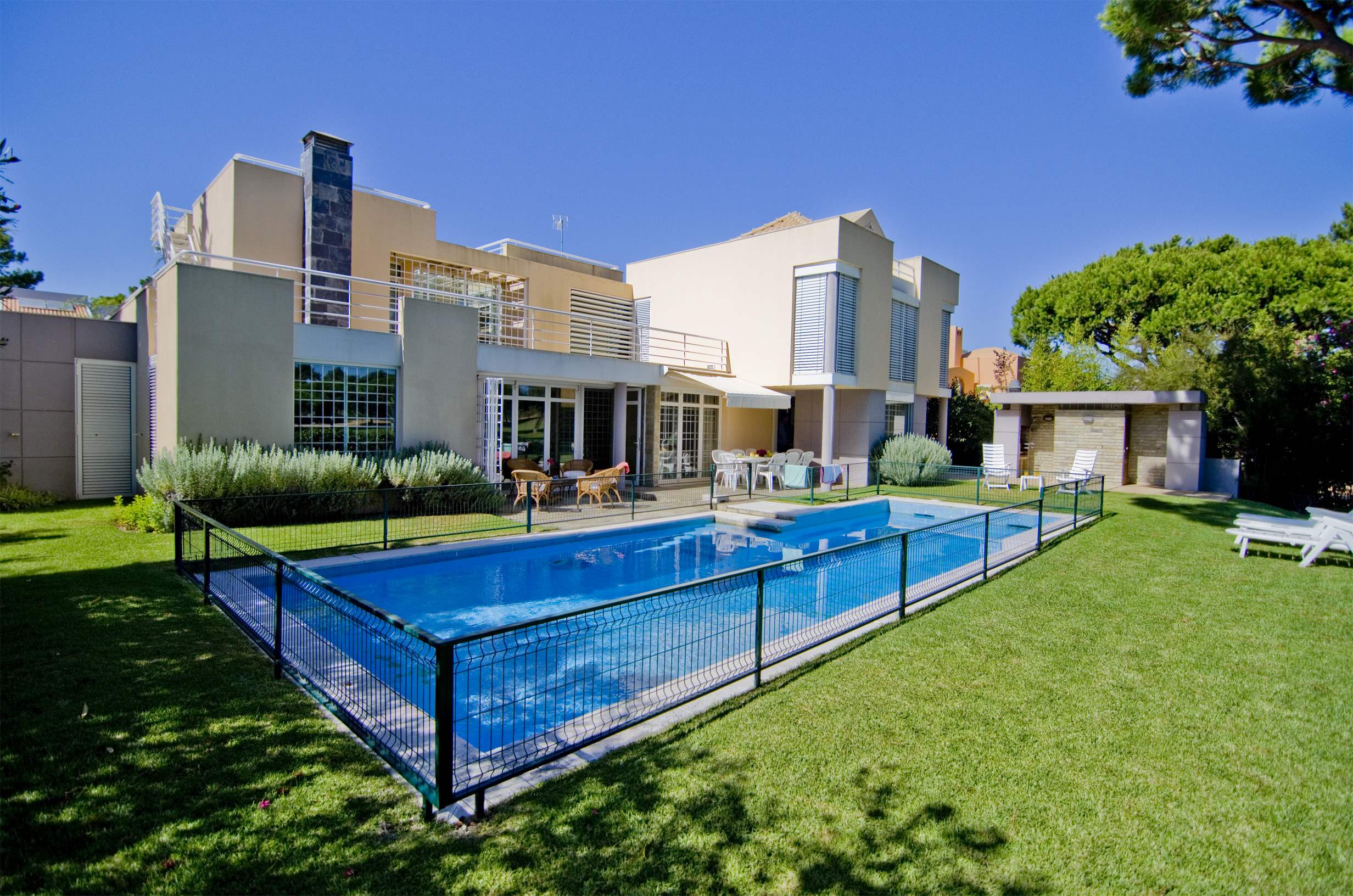 Villa Lake View, 6 bedroom villa in Vilamoura Area, Algarve