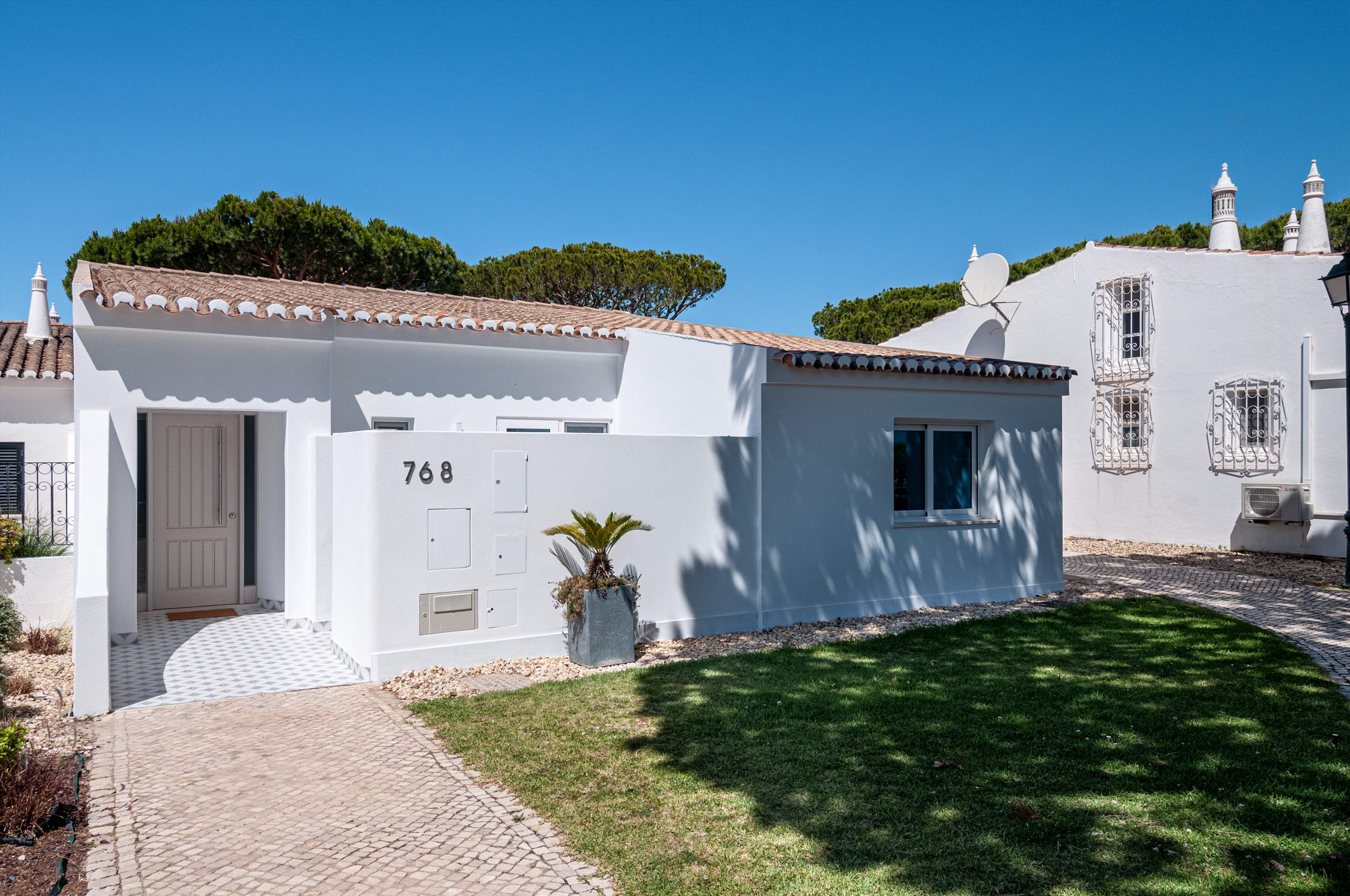 Villa Summerseat, 2 bedroom villa in Vale do Lobo, Algarve