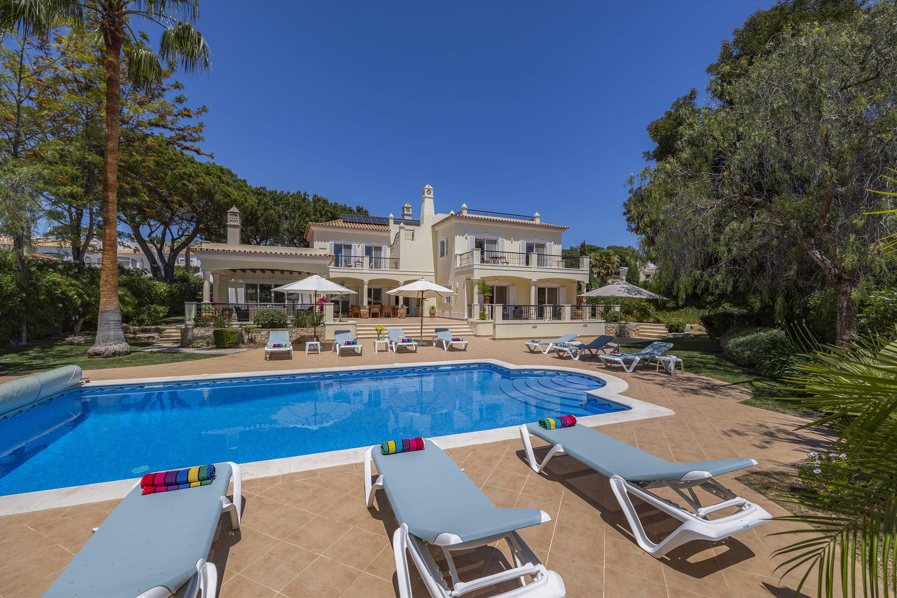 Villa Ademar, 5 bedroom villa in Dunas Douradas, Algarve