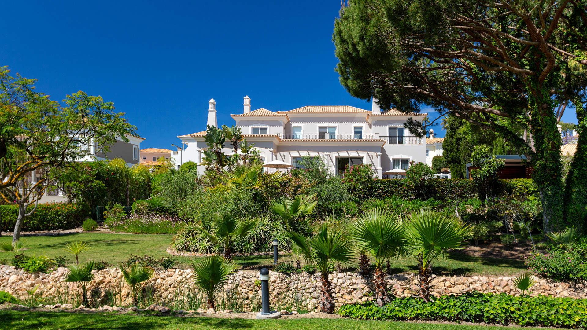 Villa Joia, 5 bedroom villa in Dunas Douradas, Algarve