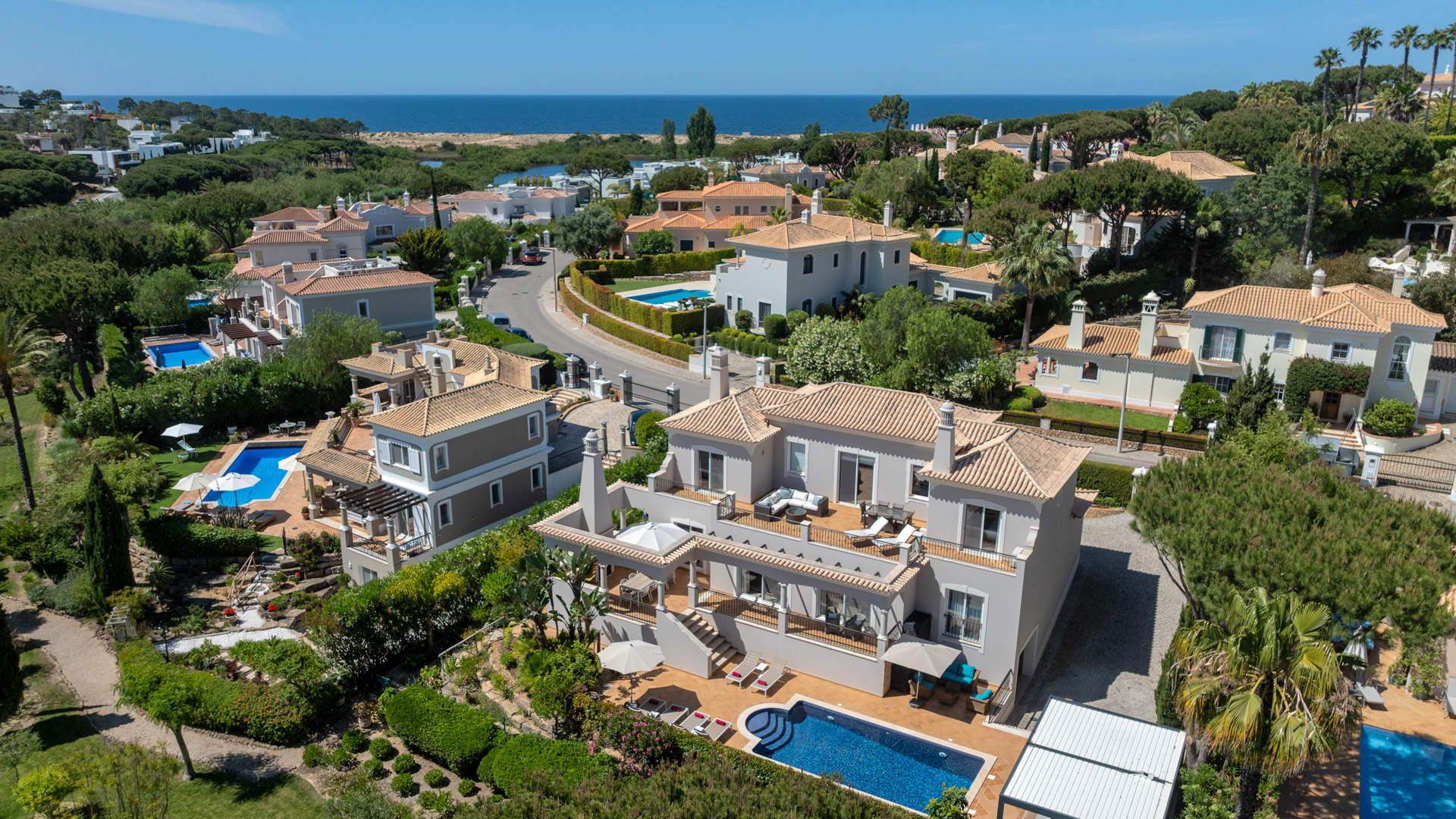 Villa Joia, 5 bedroom villa in Dunas Douradas, Algarve