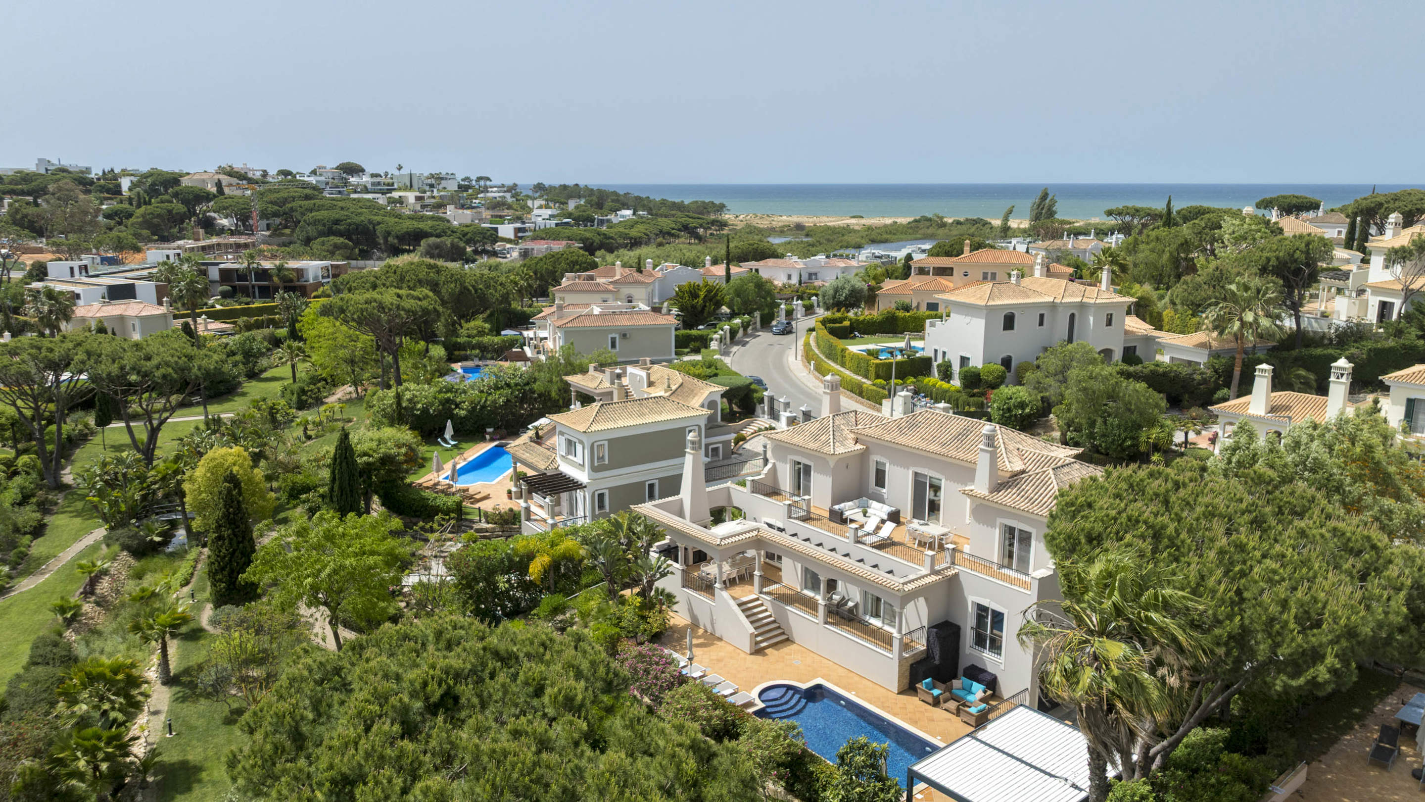 Villa Joia, 5 bedroom villa in Dunas Douradas, Algarve