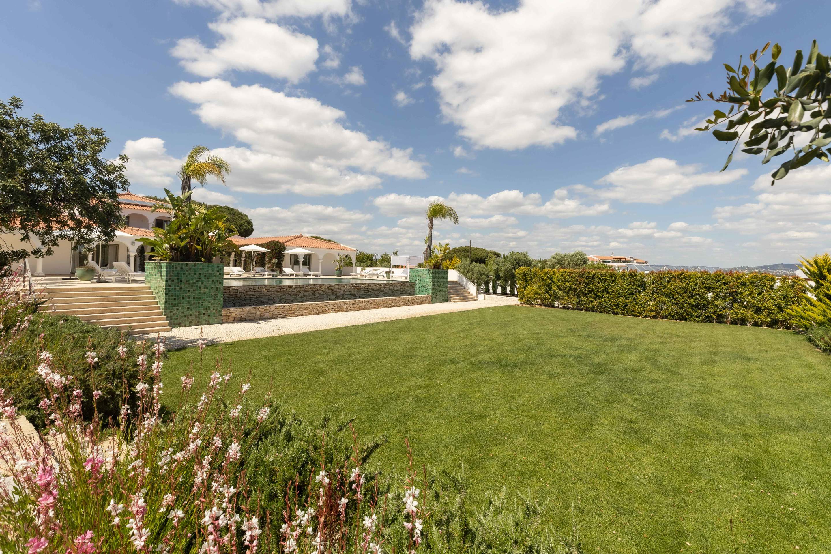 Villa Grande, 8 bedroom villa in Vilamoura Area, Algarve
