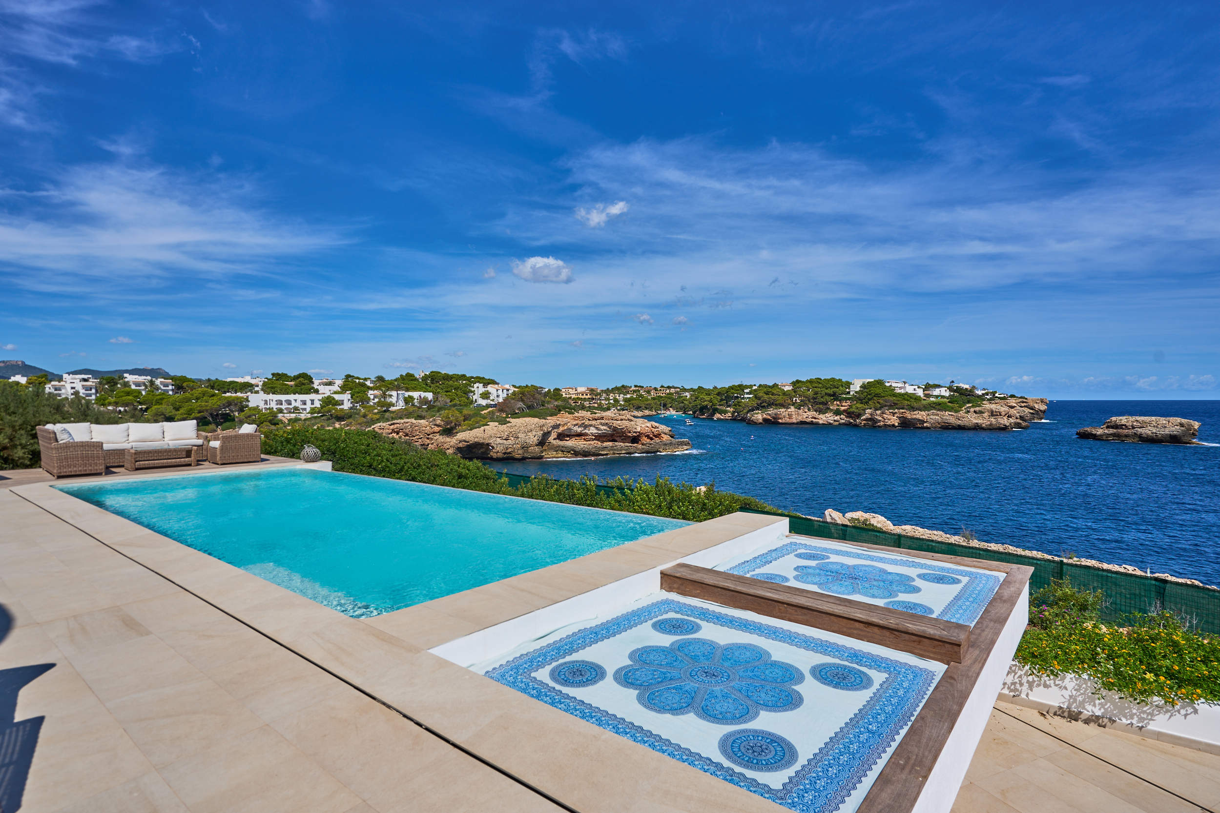 Villa Lago, 4 bedroom villa in Cala d'Or , Majorca