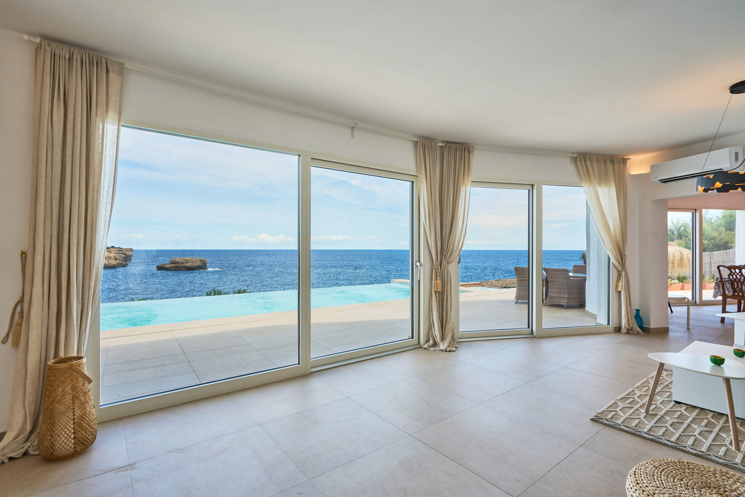 Villa Lago, 4 bedroom villa in Cala d'Or , Majorca