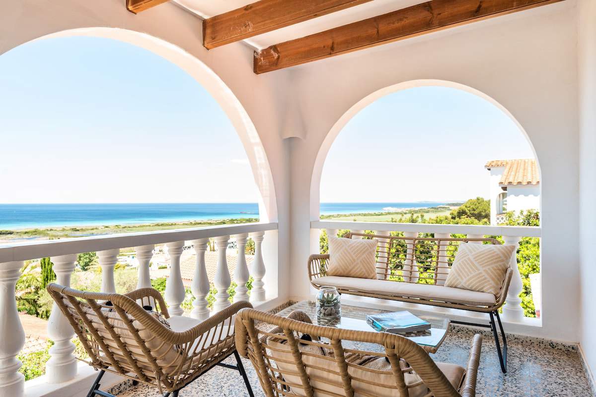 Villa Bellamirada, 4 bedroom villa in Son Bou, Santo Tomas & South, Menorca