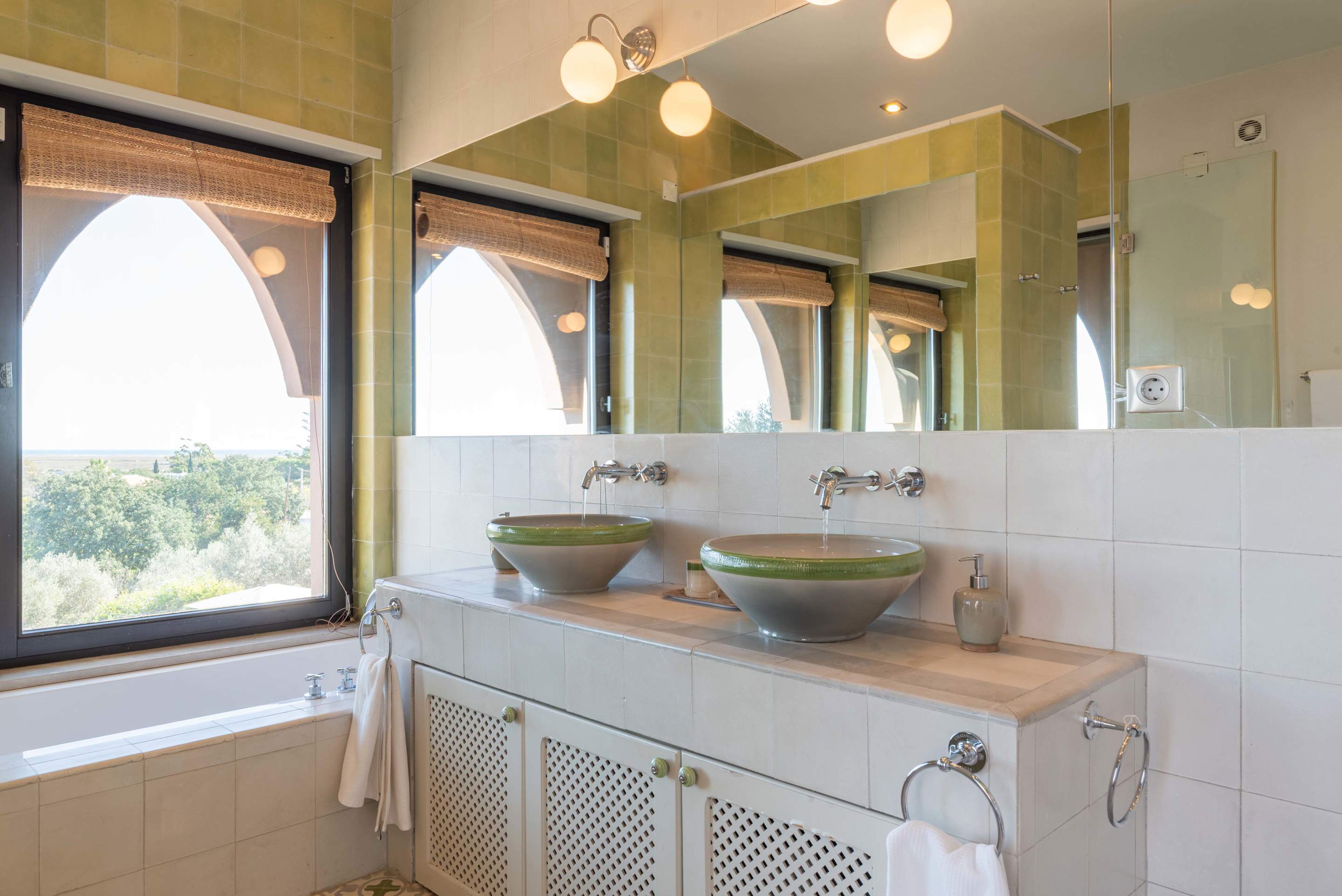 Quinta Vista Ria Villa & Cottage, 6 bedroom villa in Faro and Surrounding Area, Algarve