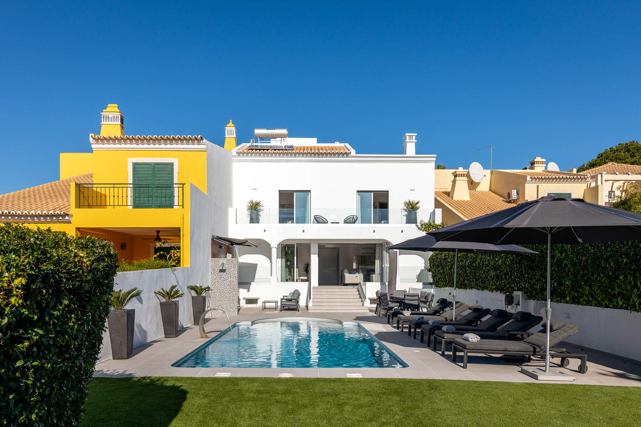 Villa Azure, 5 bedroom villa in Vilamoura Area, Algarve