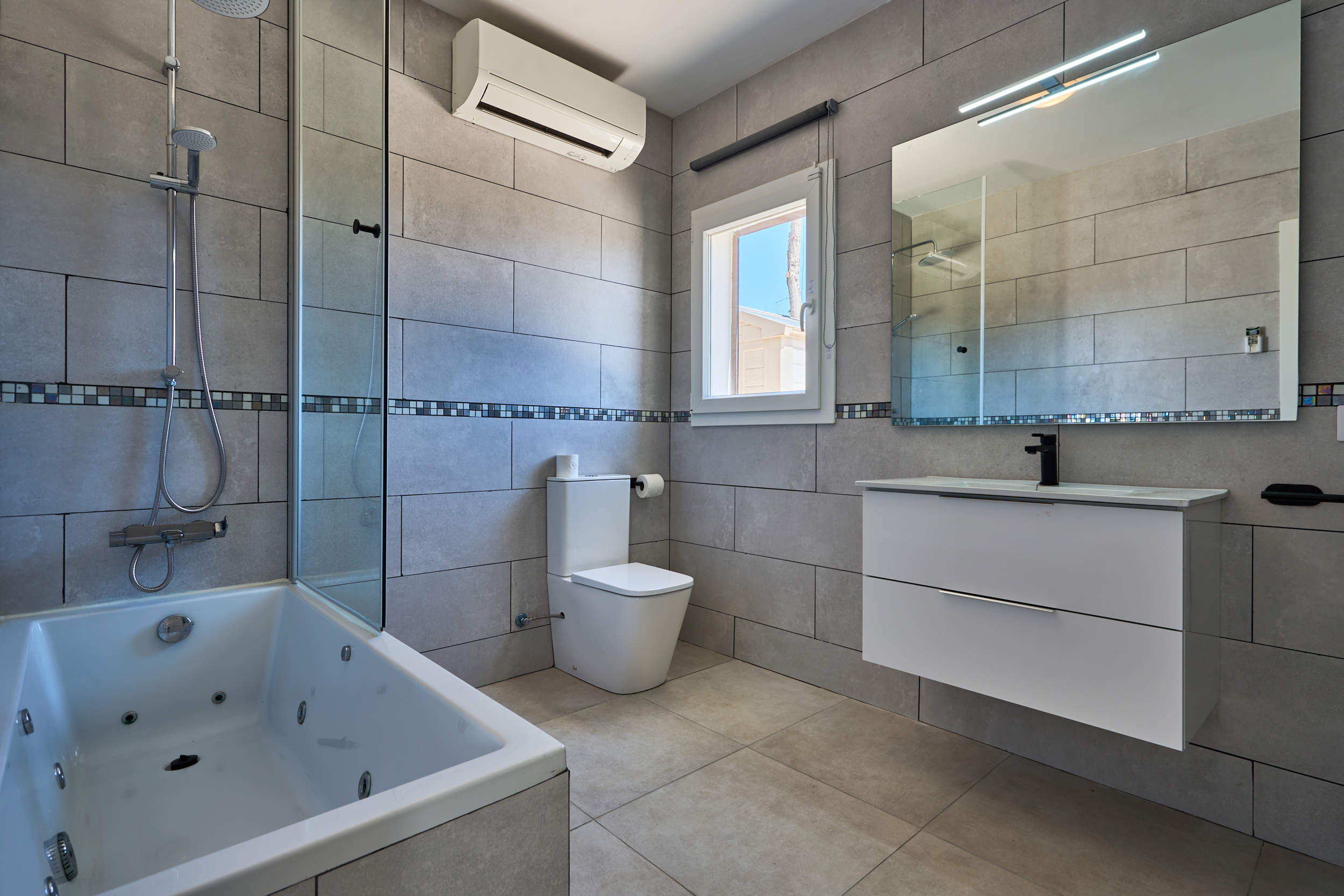 Villa Guadi, 6 bedroom villa in Cala d'Or , Majorca