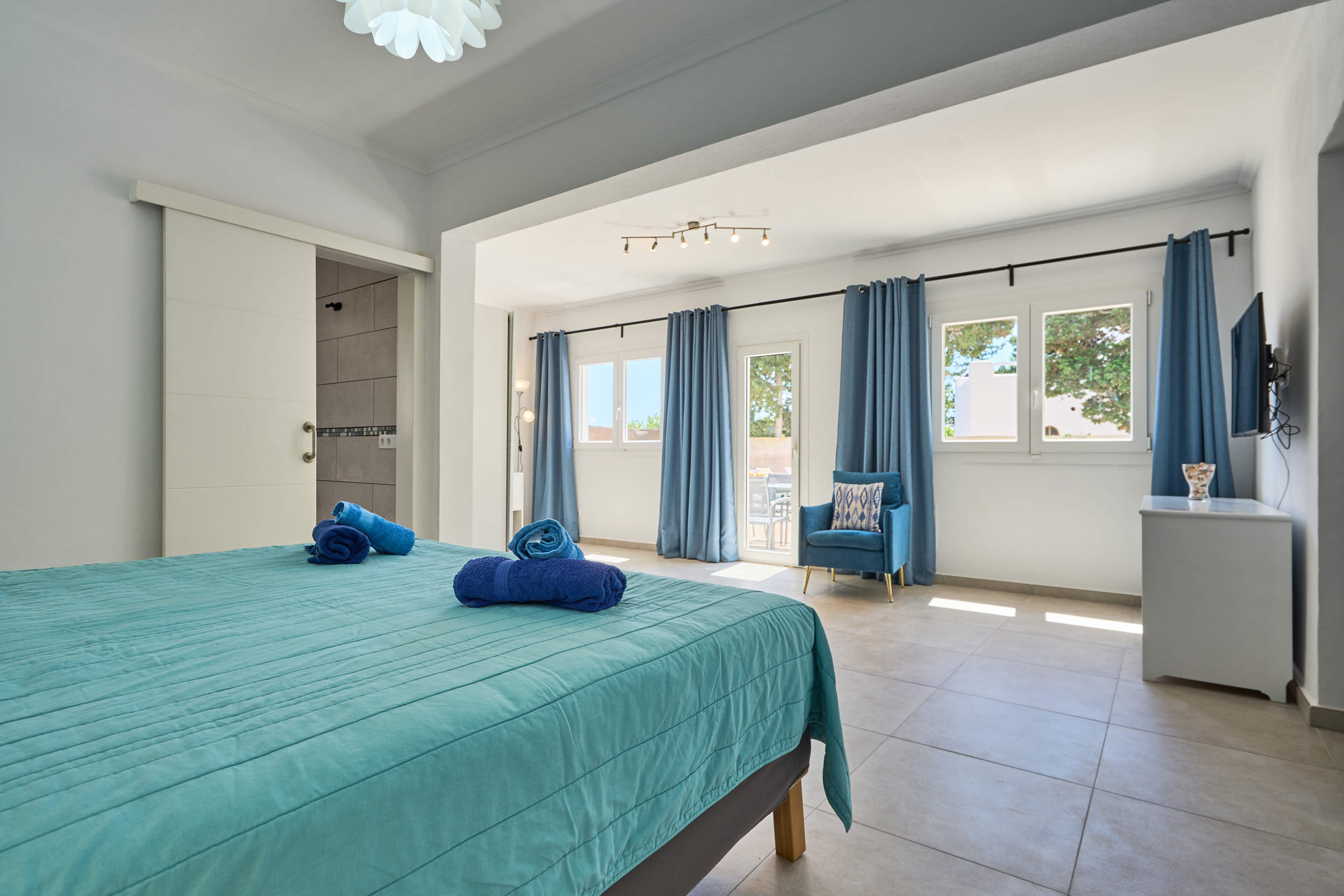 Villa Guadi, 6 bedroom villa in Cala d'Or , Majorca