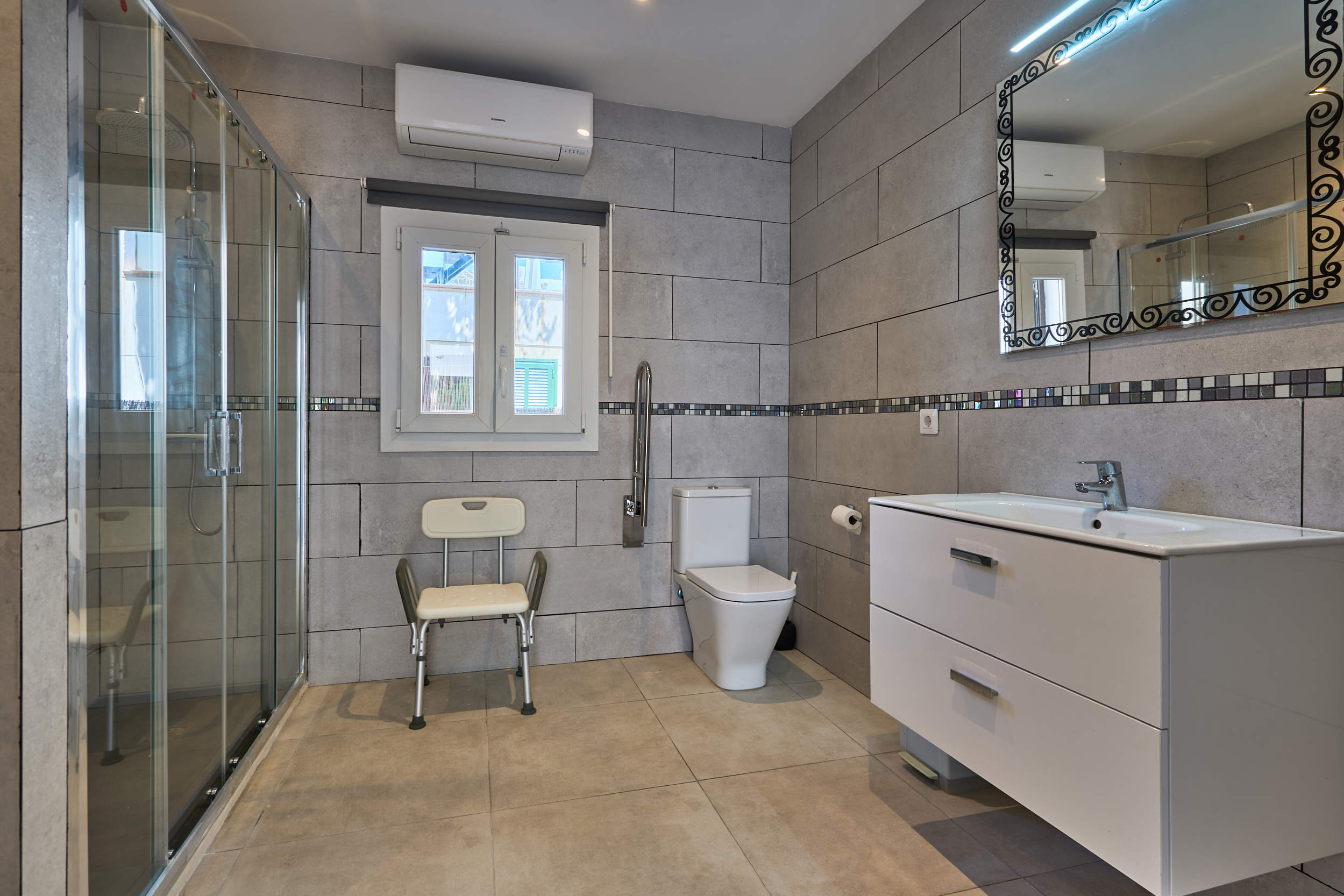 Villa Guadi, 6 bedroom villa in Cala d'Or , Majorca