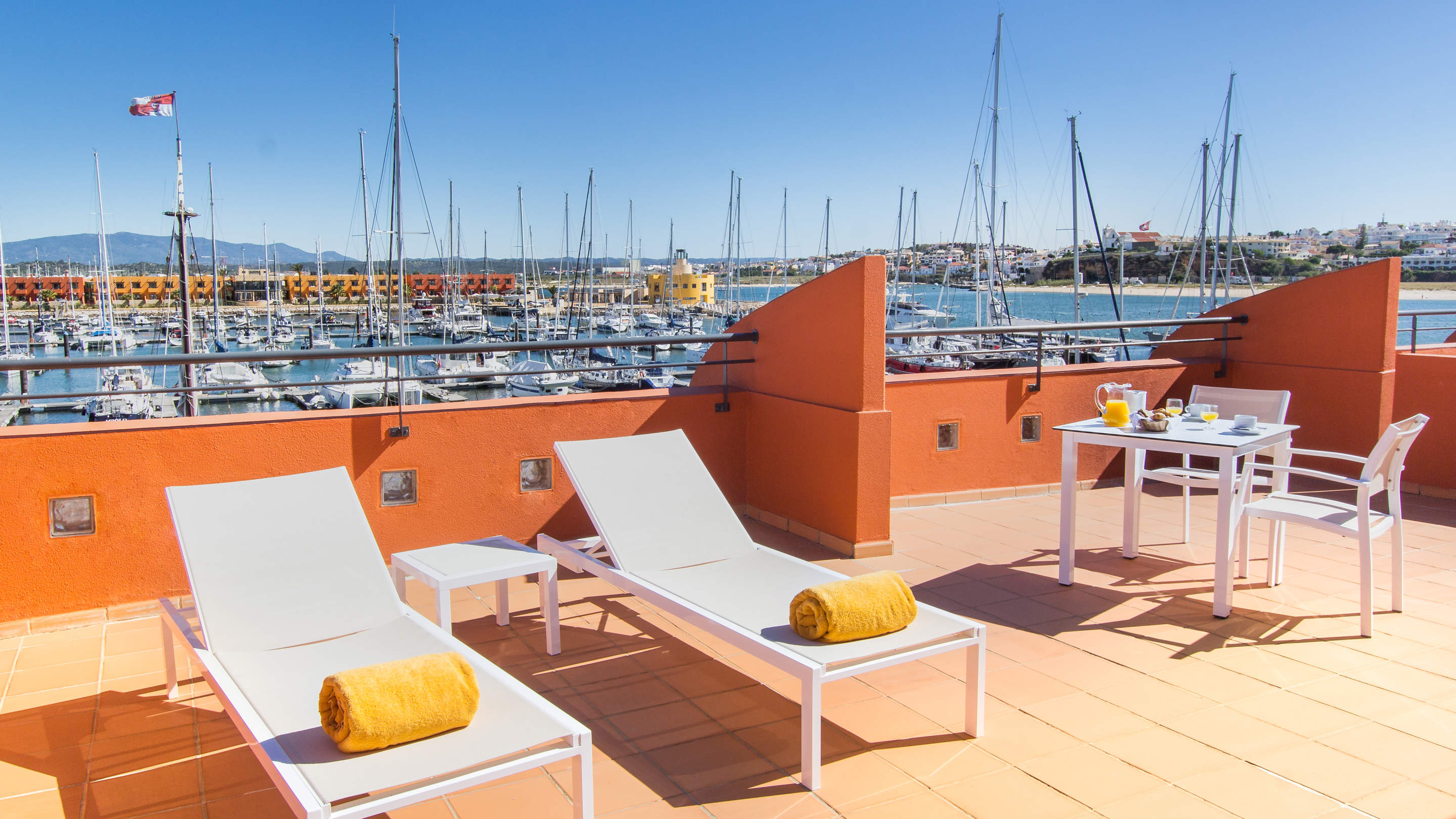 NH Portimao Resort Marina Deck One Bed Apt 4 Persons, BB Basis, 1 bedroom resort in Portimao Area, Algarve