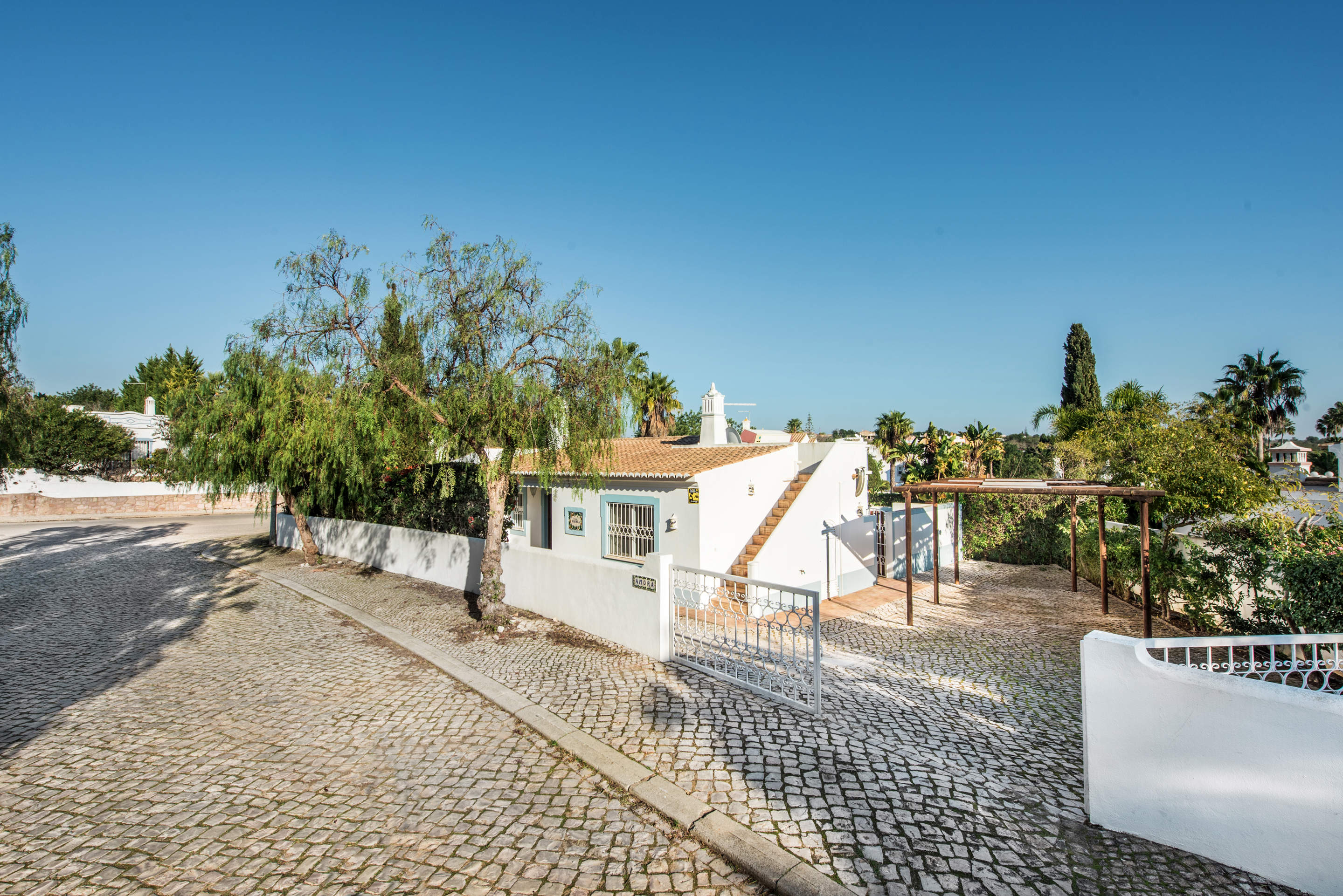 Villa Amora, 3 bedroom villa in Gale, Vale da Parra and Guia, Algarve