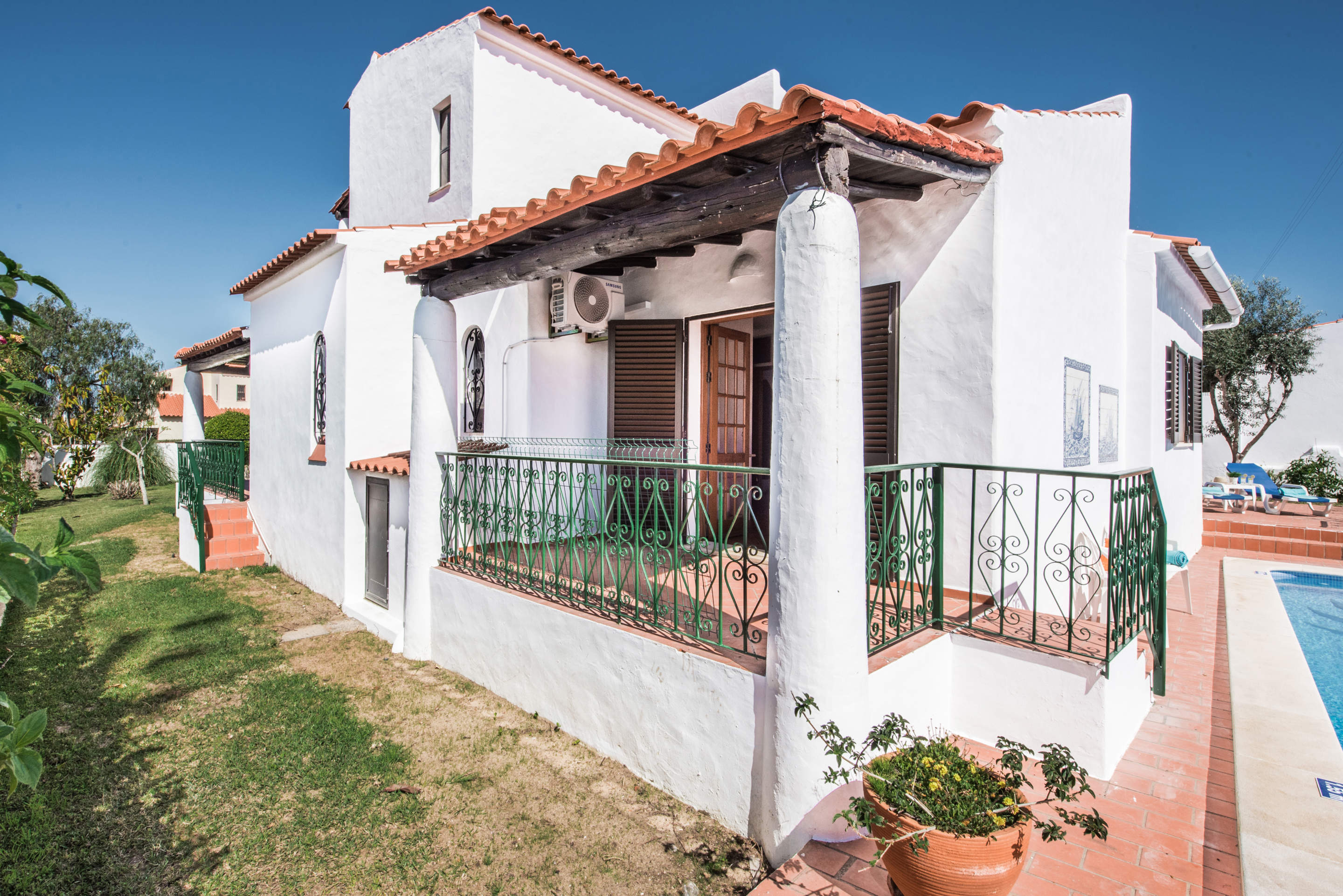 Villa Iris, 3 bedroom villa in Gale, Vale da Parra and Guia, Algarve