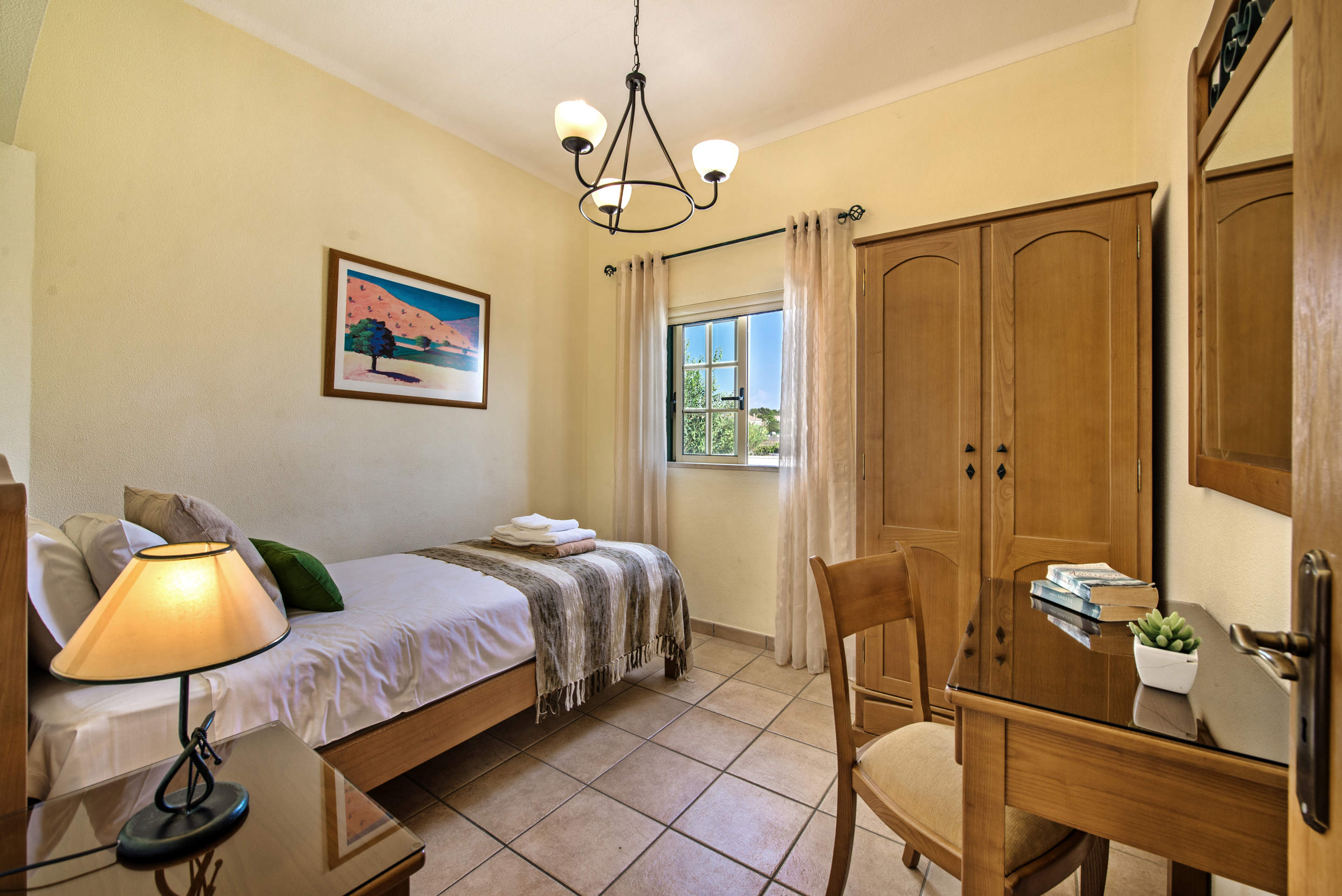 Rebela Apartments  First floor apartment 2, 4 bedroom apartment in Gale, Vale da Parra and Guia, Algarve